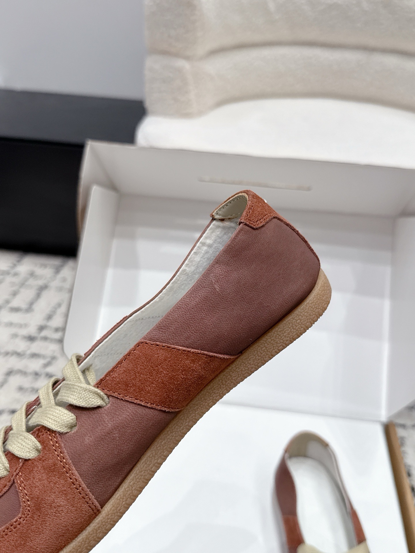 Кроссовки унисекс в стиле Maison Margiela коричневого цвета