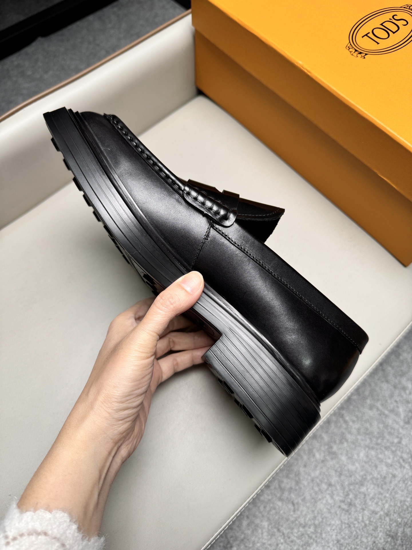 Лоферы мужские в стиле Tod’s чёрного цвета