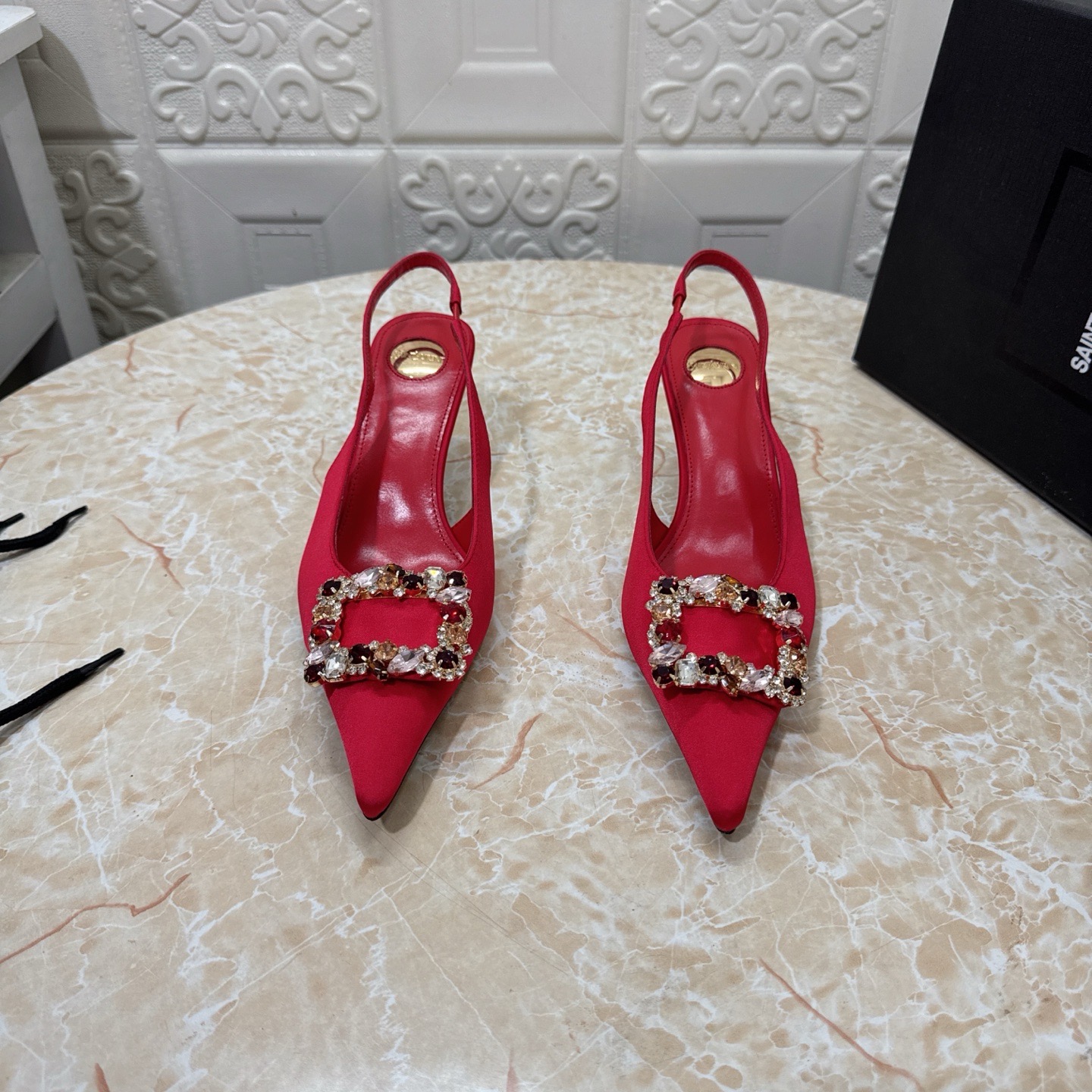 Туфли женские Saint Laurent красного цвета