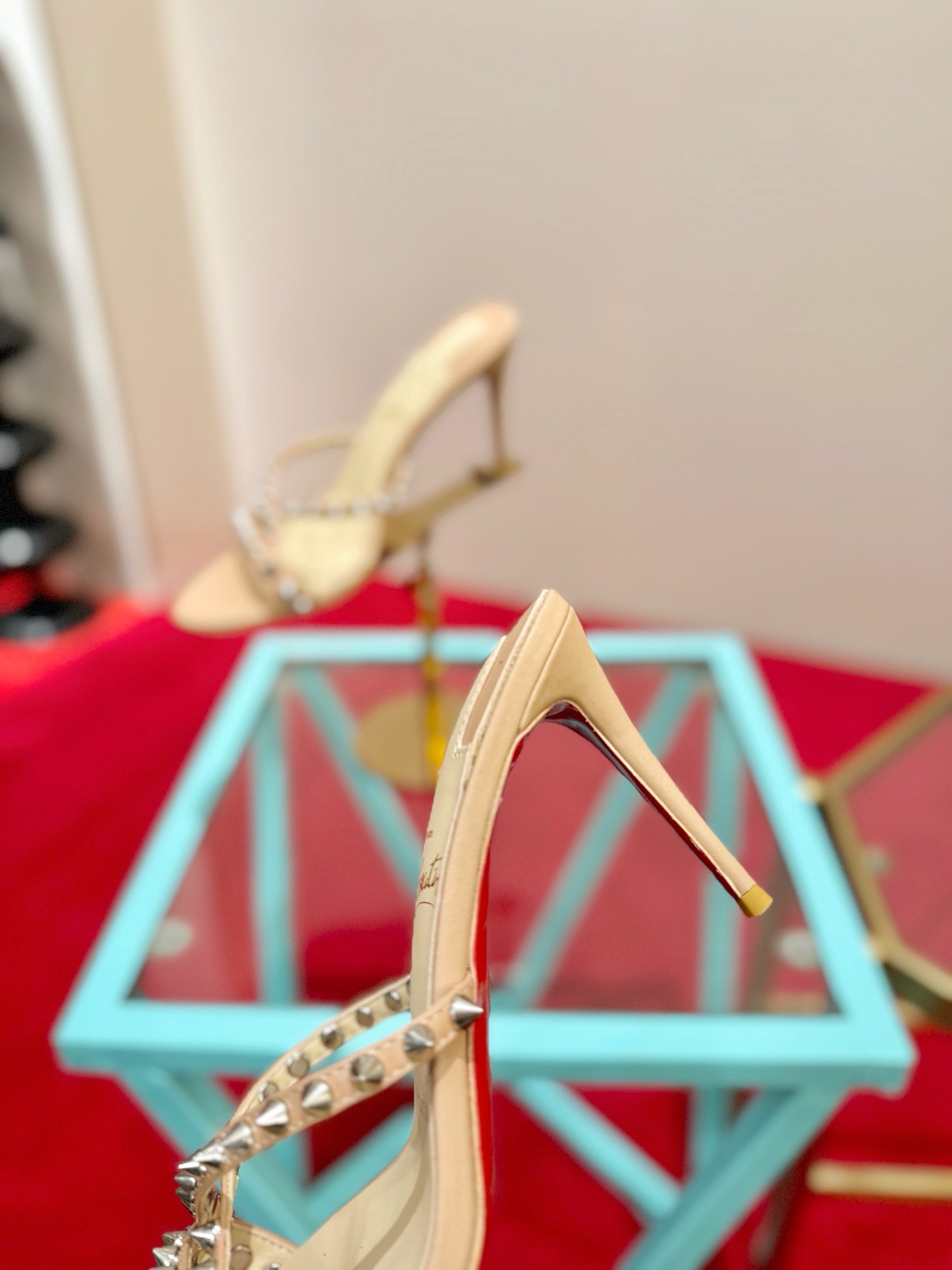 Мюли женские в стиле Christian Louboutin So Kate бежевого цвета