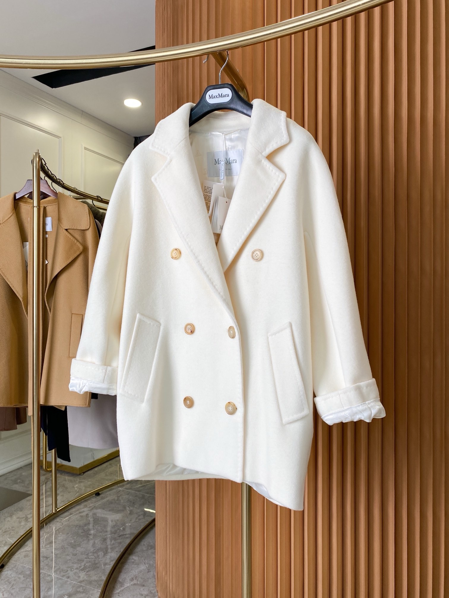 Пальто женское Max Mara Short 101801 Icon Coat белого цвета