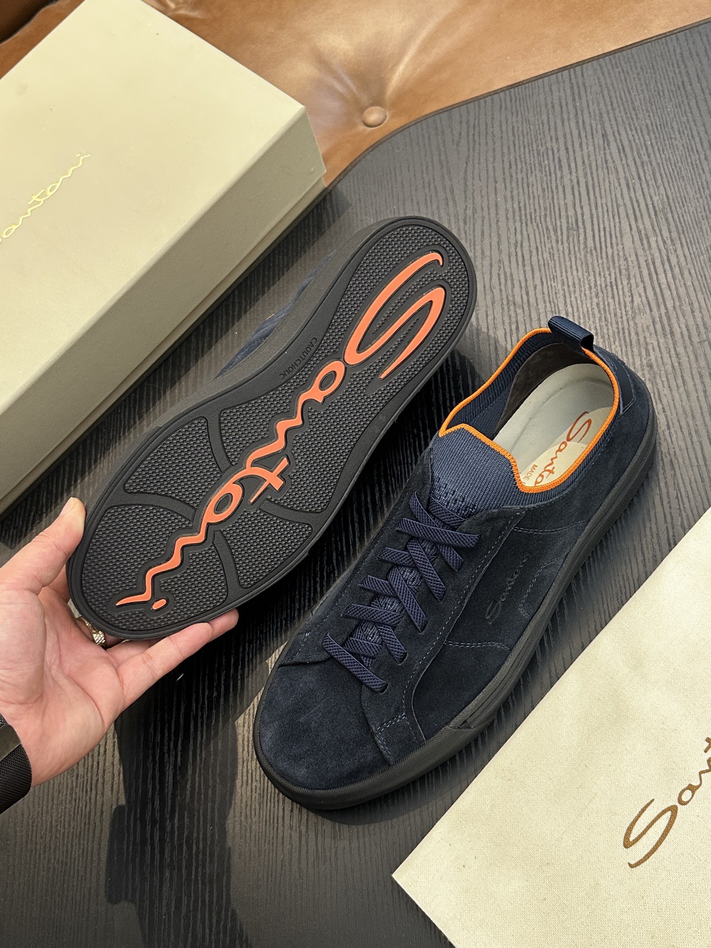 Кроссовки мужские в стиле Santoni из натуральной зернистой кожи темно-синего цвета