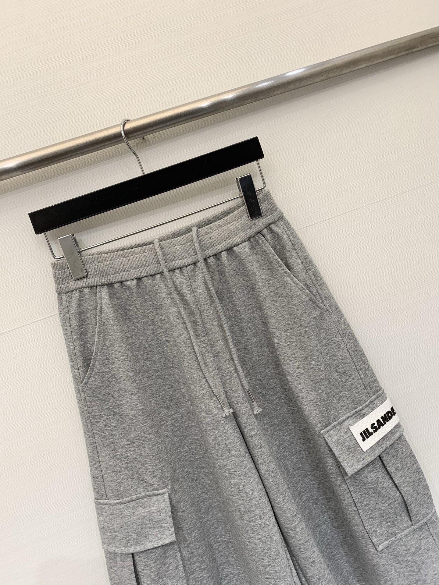 Шорты женские в стиле Jil Sander серого цвета с накладными карманами