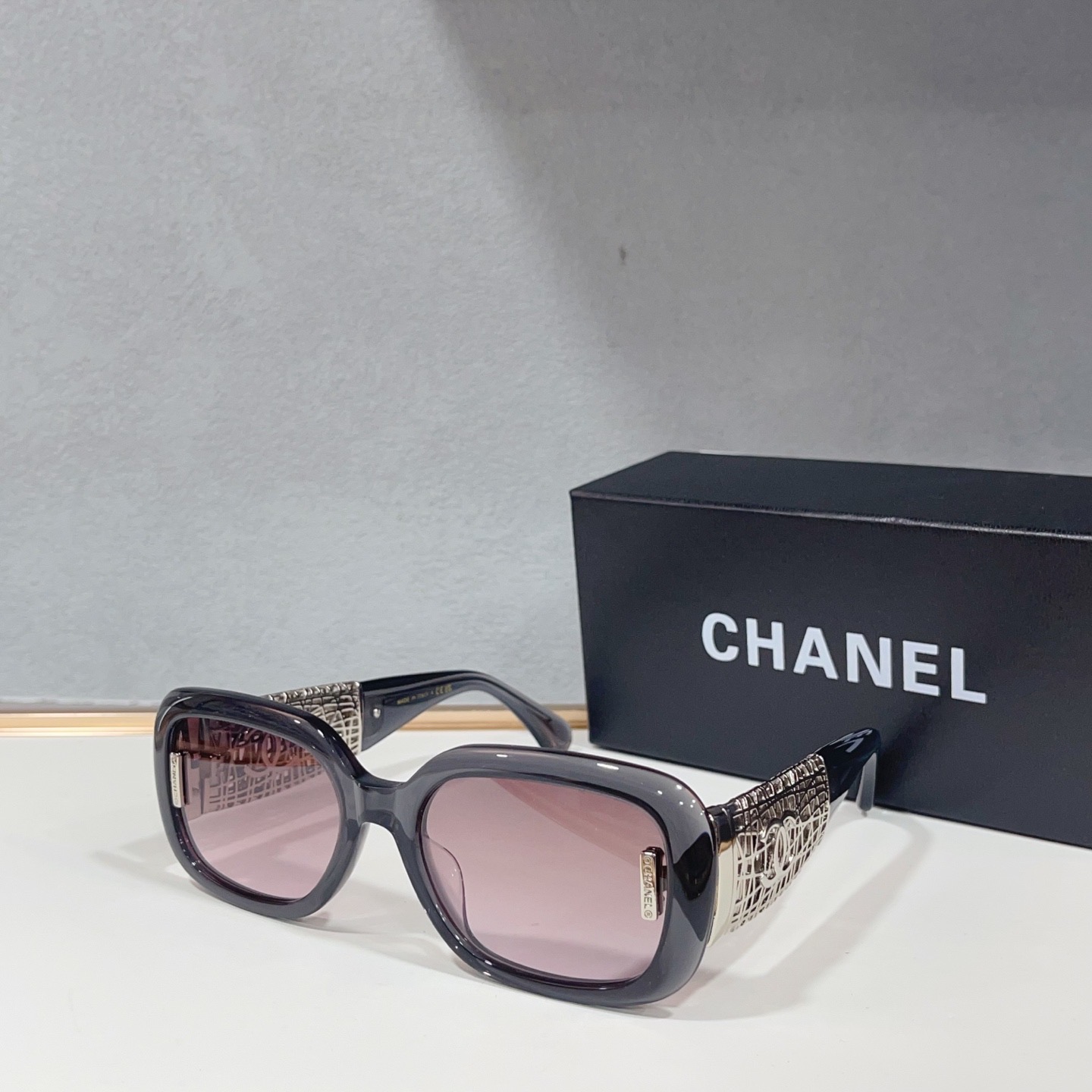 Очки солнцезащитные женские в стиле Chanel