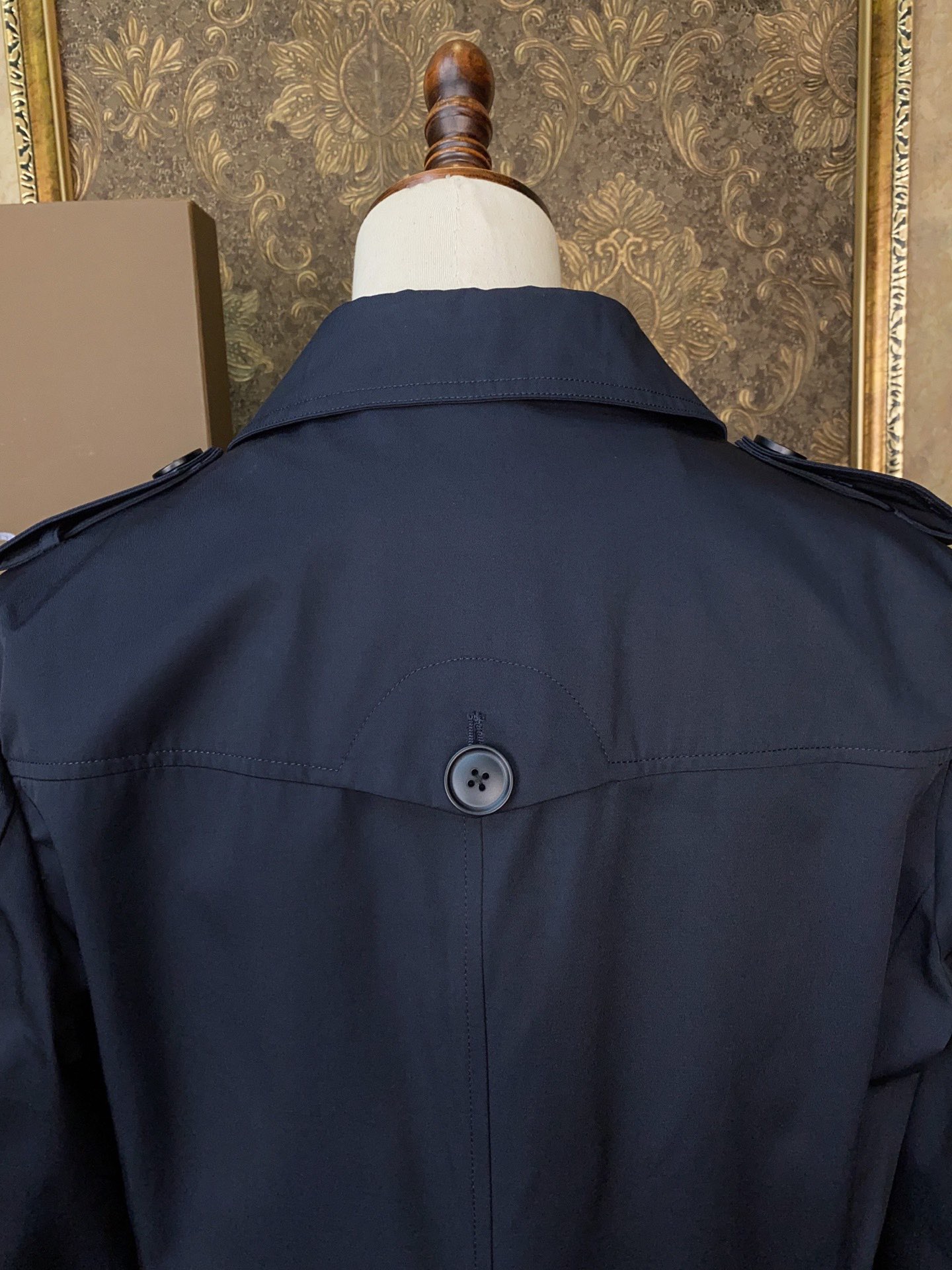 Тренч мужской в стиле Burberry темно-синего цвета классический