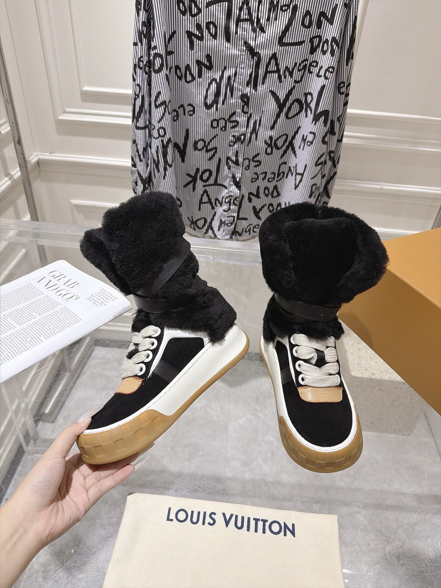 Ботинки Louis Vuitton LV Cloud Lace-Up Ankle Boot Sneaker черного цвета