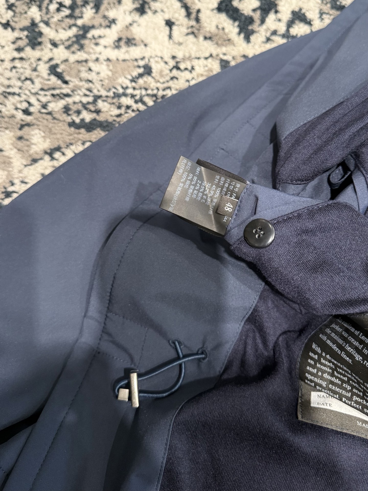 Куртка мужская в стиле Loro Piana Traveller Windmate® из технологичной ткани синего цвета с капюшоном