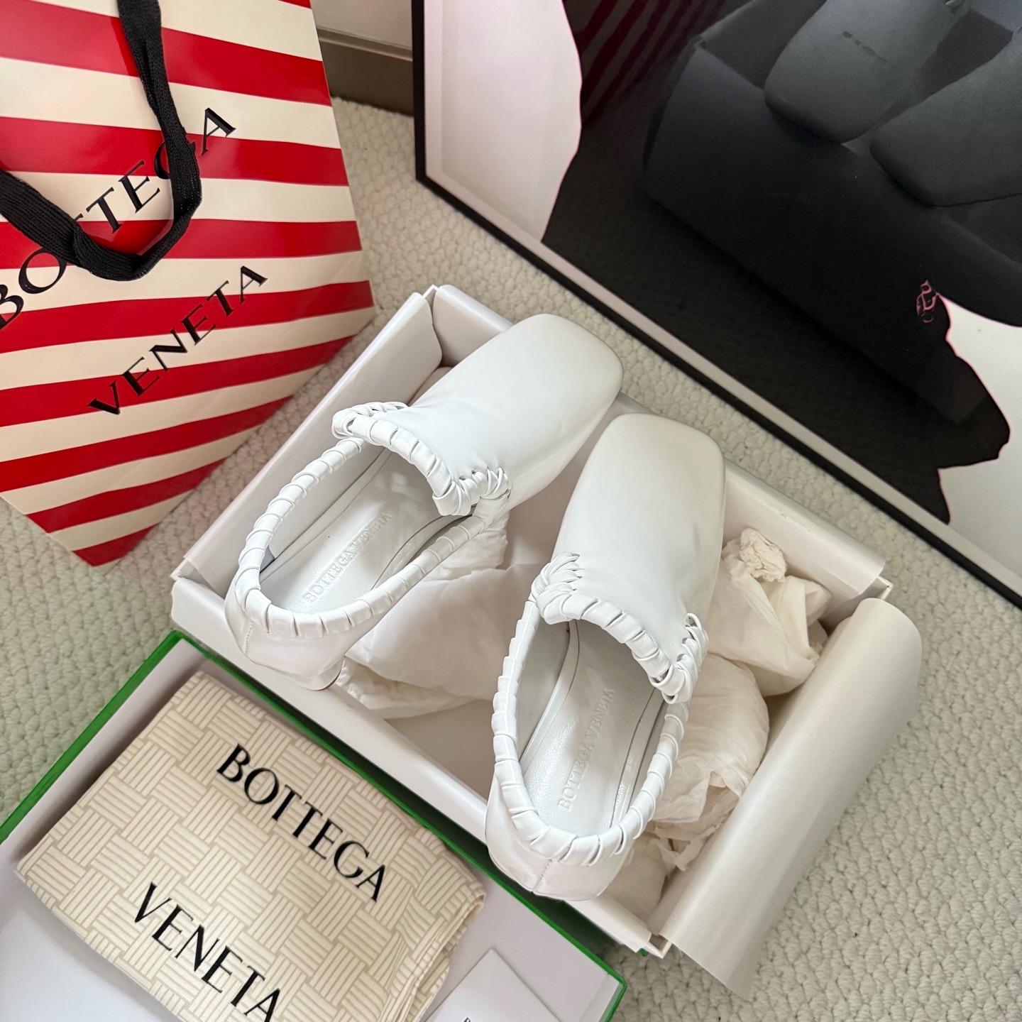 Лоферы женские в стиле Bottega Veneta Sabato белого цвета