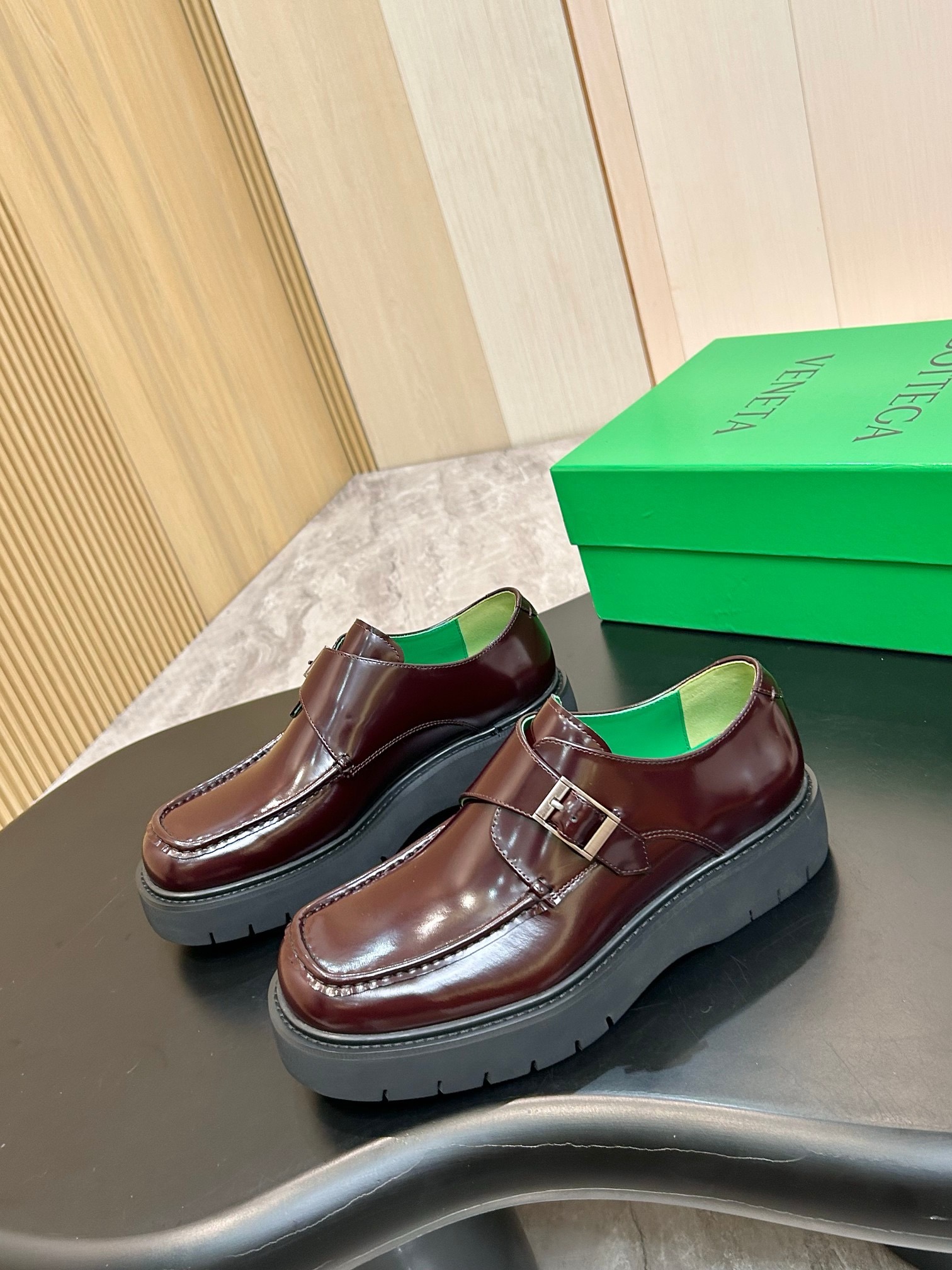 Туфли мужские Bottega Veneta бордового цвета
