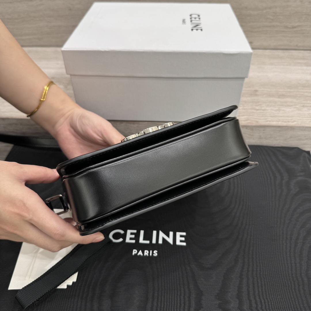 Сумка женская в стиле Celine Teen Triomphe компактная чёрная с серебряной фурнитурой