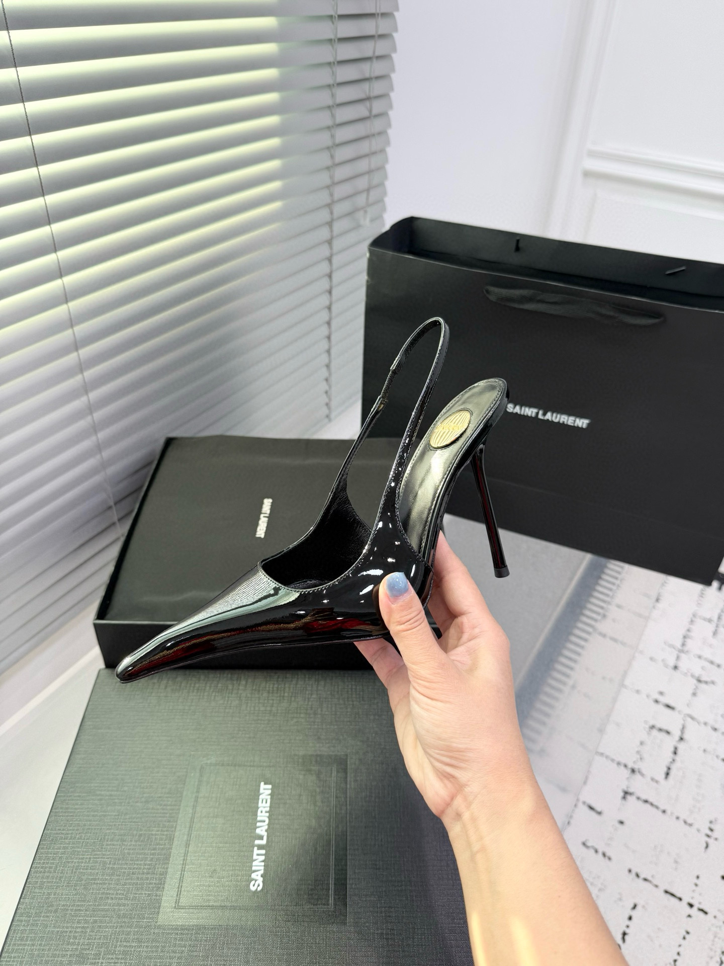 Туфли женские в стиле Saint Laurent Slingback чёрного цвета