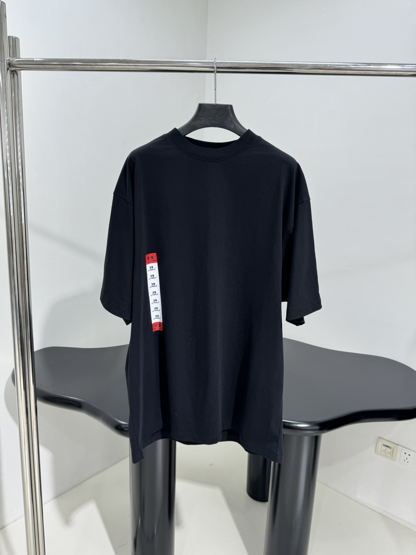 Футболка унисекс в стиле Balenciaga Unity Sports Icon Cropped чёрного цвета с принтом