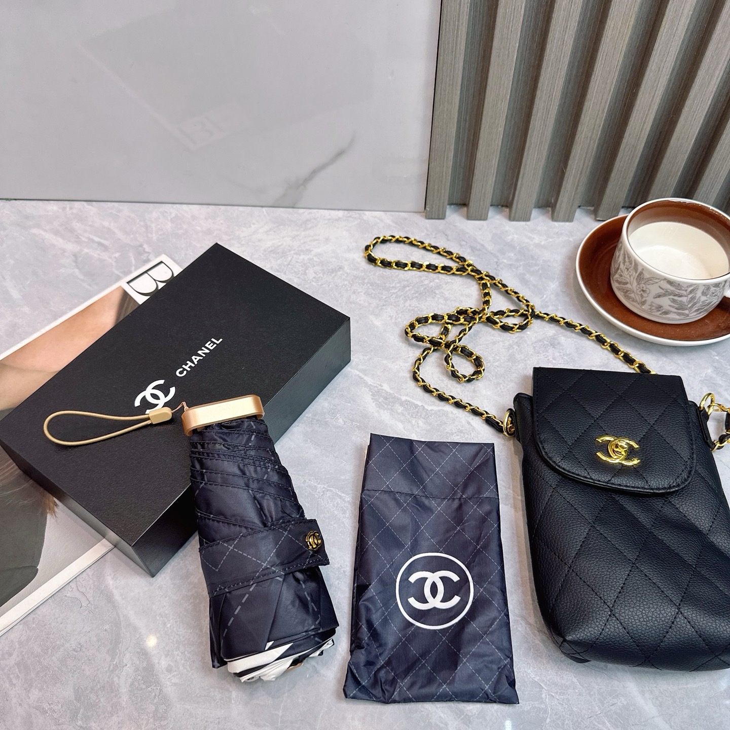 Зонт Chanel с сумкой-чехлом черного цвета