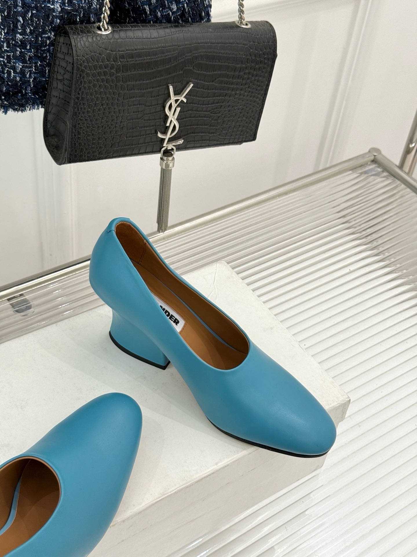 Туфли женские Jil Sander голубого цвета