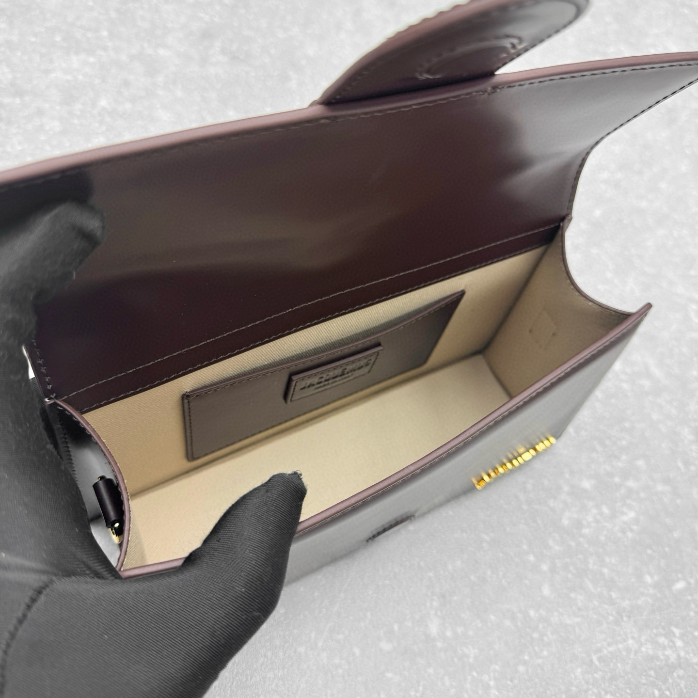 Сумка женская в стиле Jacquemus Le Bambino из натуральной кожи шоколадного цвета