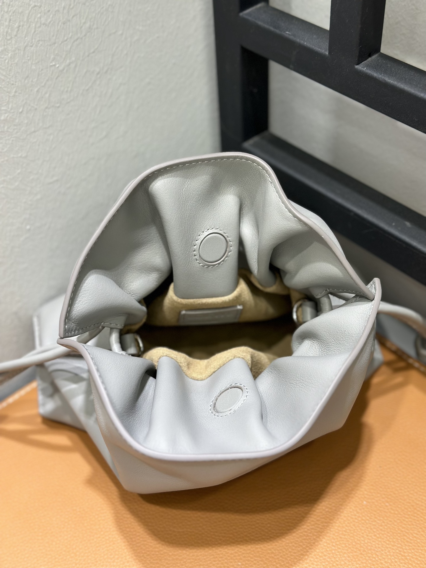 Сумка женская в стиле Loewe Flamenco серого цвета