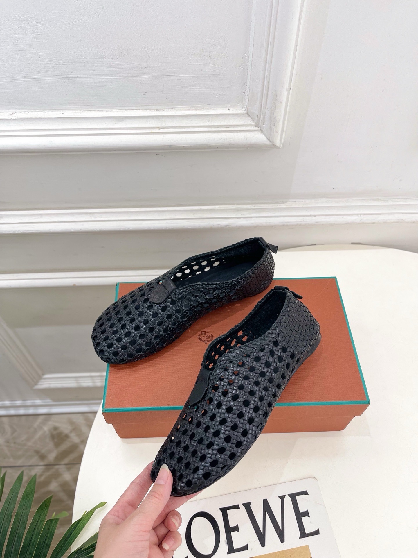 Лоферы женские в стиле Loro Piana черного цвета