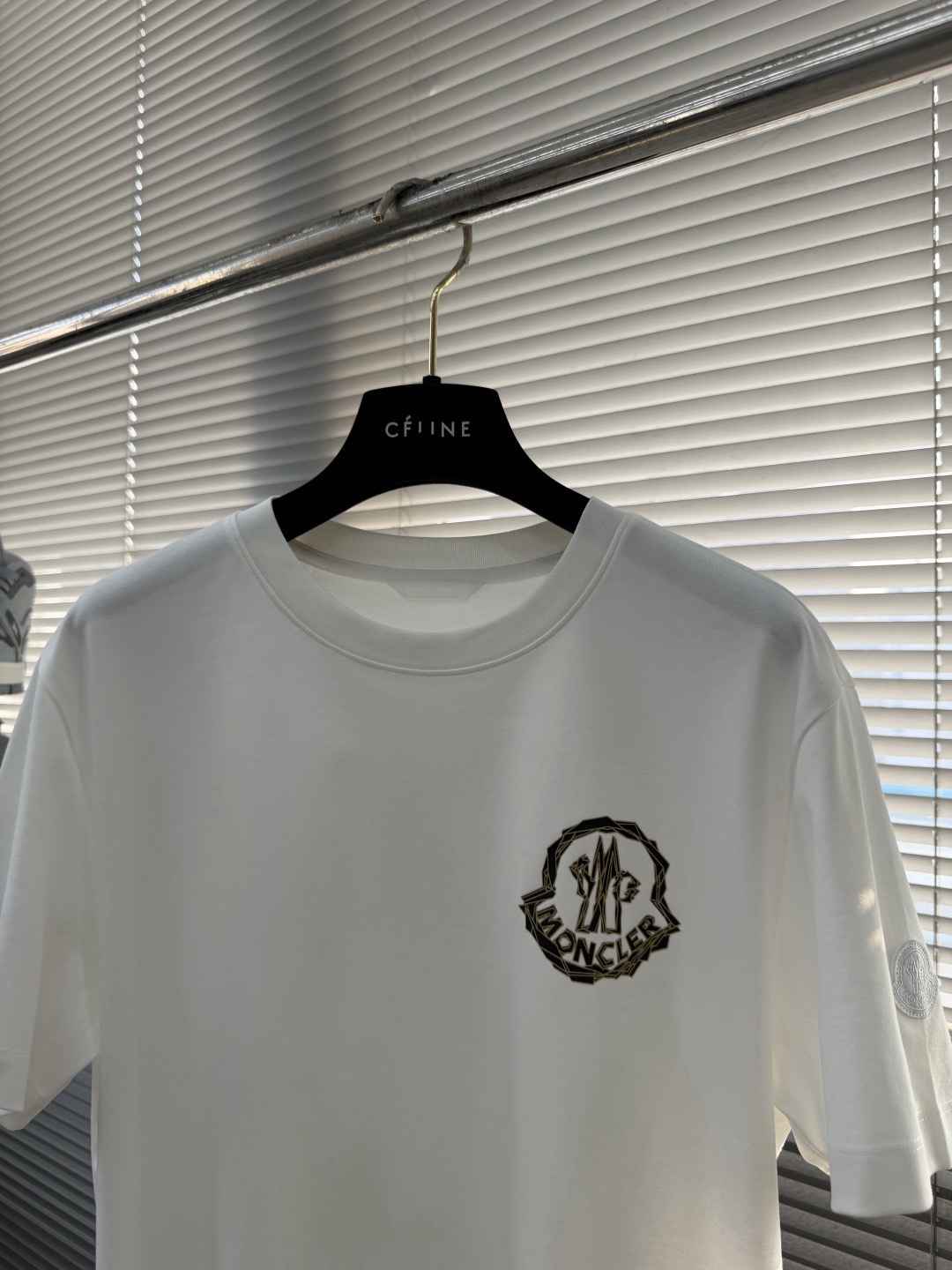 Футболка мужская в стиле Moncler с логотипом белого цвета
