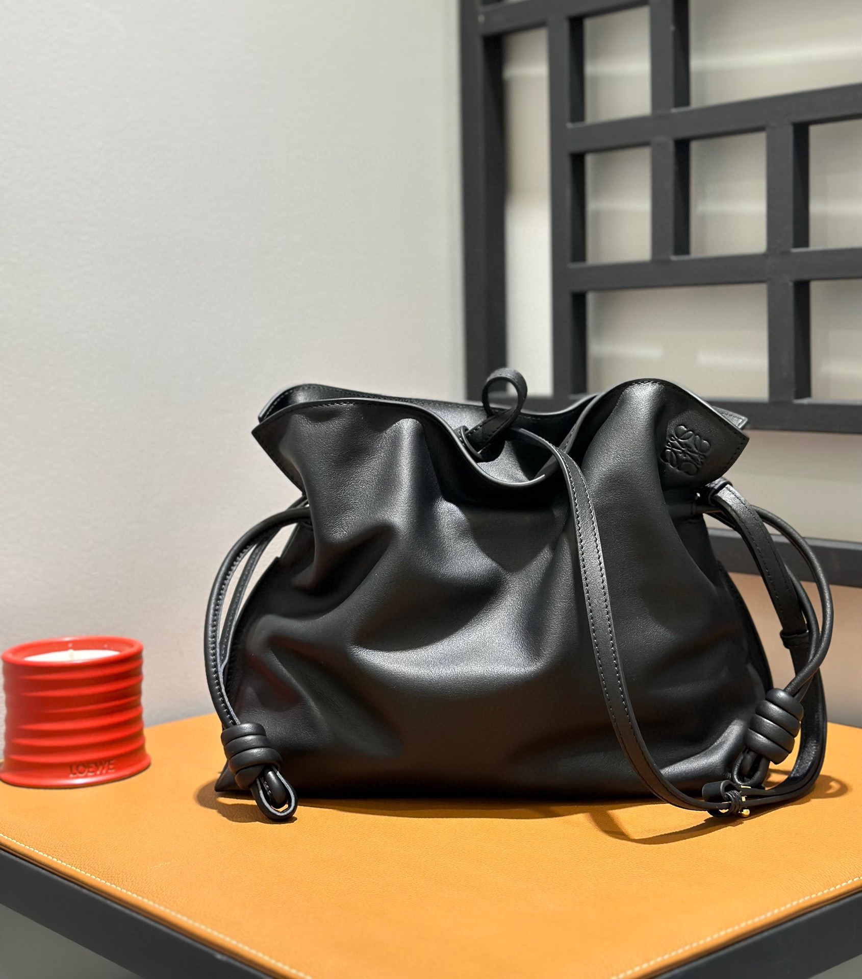 Сумка женская в стиле Loewe Flamenco чёрного цвета