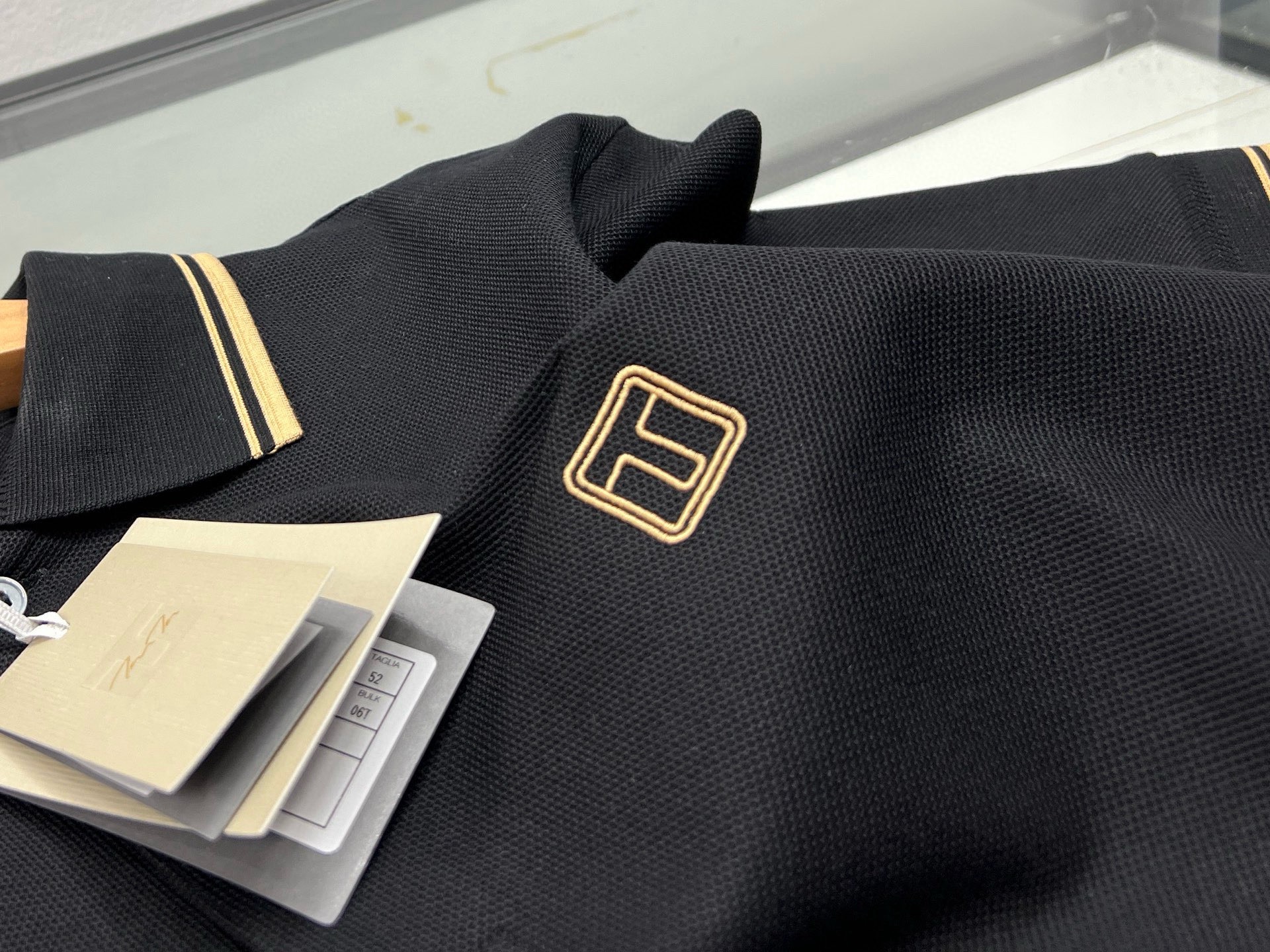Футболка мужская в стиле Tom Ford с логотипом базовая