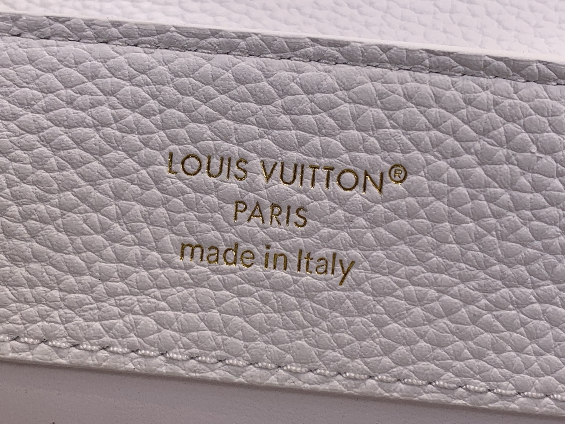 Сумка женская в стиле Louis Vuitton Capucines BB Confetti с декоративной цепочкой
