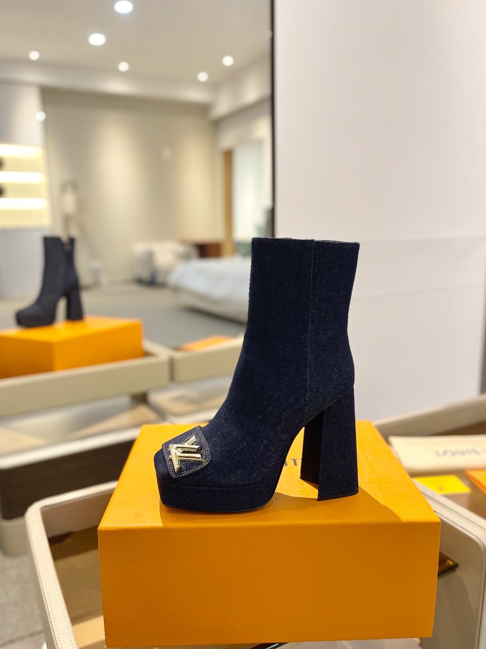 Ботильоны Louis Vuitton Platform Ankle Boot темно-синего цвета