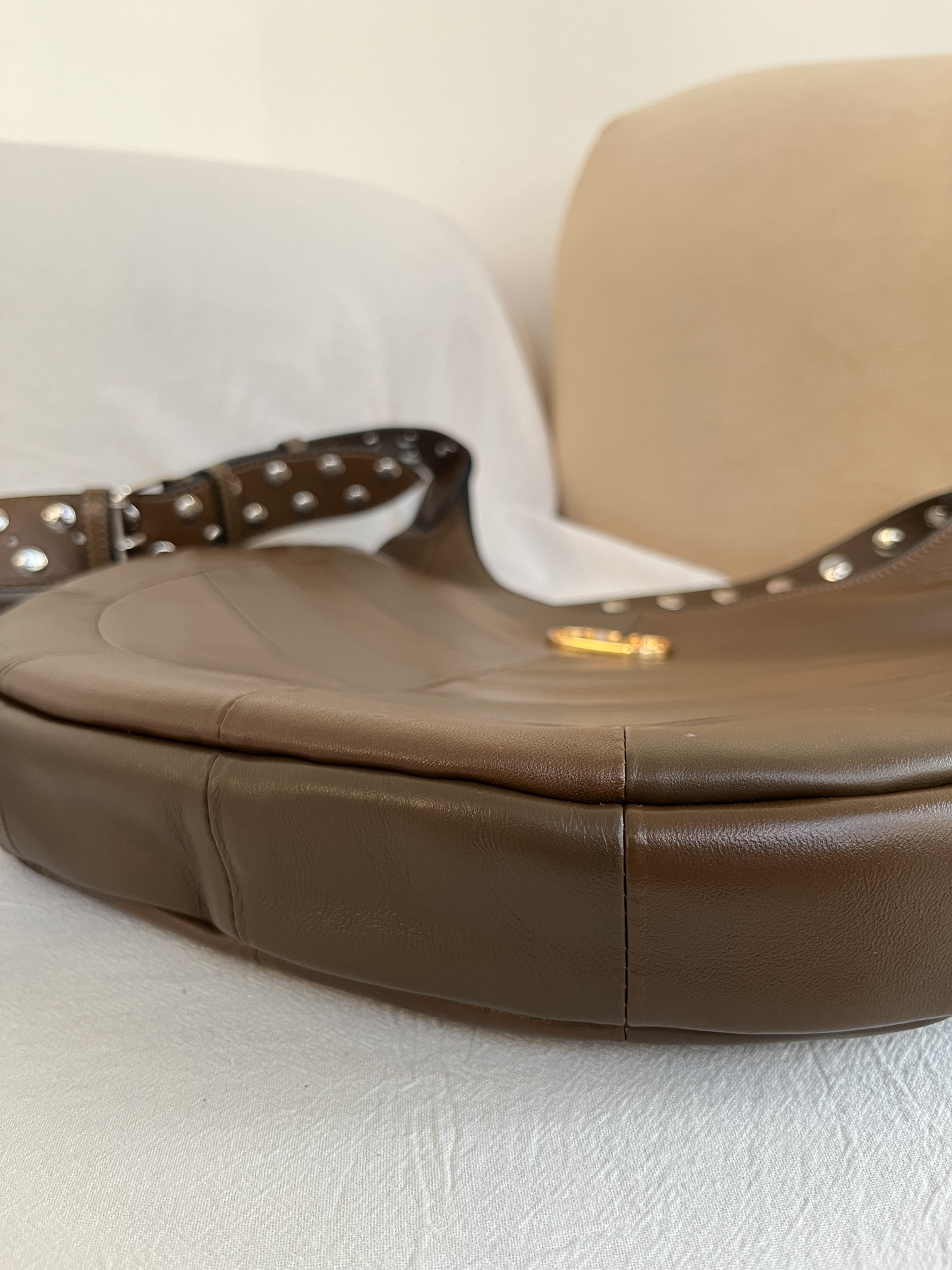 Сумка женская в стиле Valentino Garavani Hoboho Hobo коричневого цвета(35 cм)