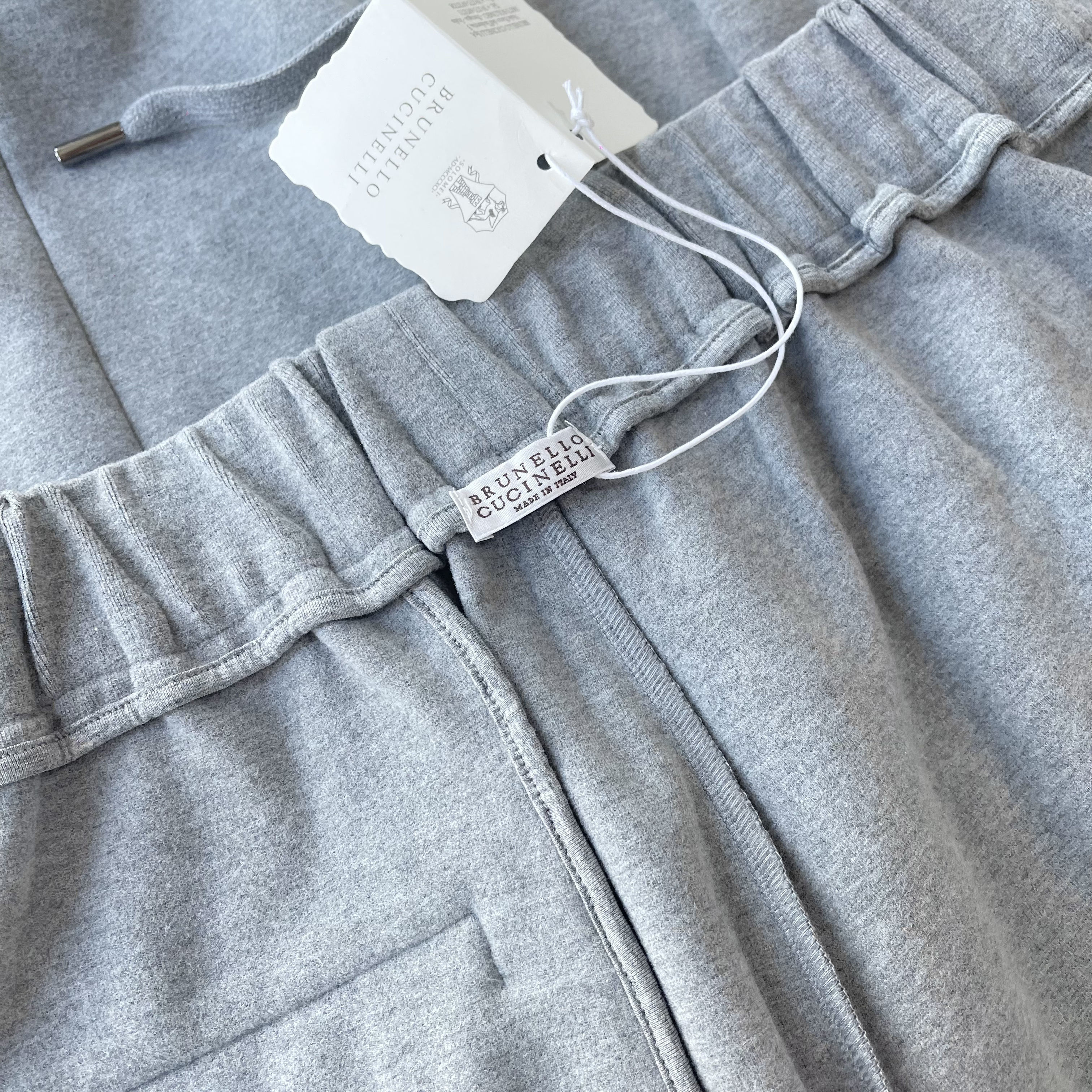 Брюки мужские в стиле Brunello Cucinelli модель Straight Fit из шерстяного трикотажа серого цвета