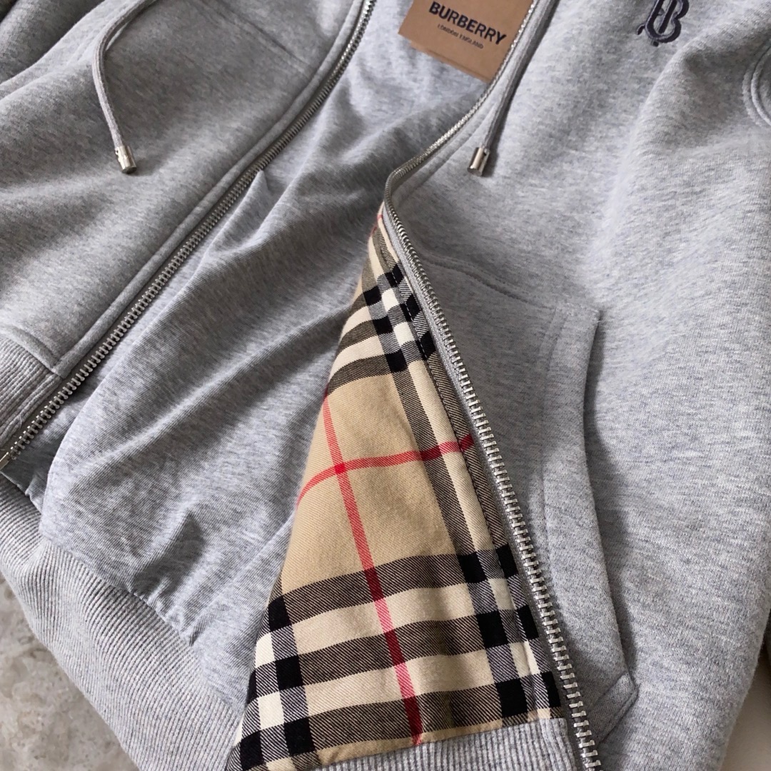 Худи унисекс в стиле Burberry серого цвета с капюшоном и клетчатой отделкой