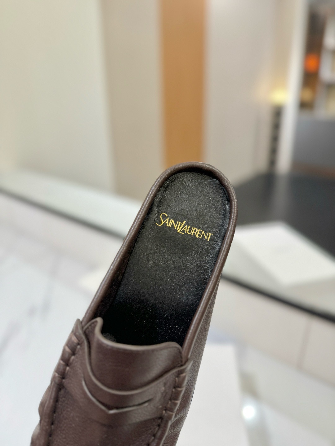 Лоферы-мюли Saint Laurent Le Loafer шоколадного цвета