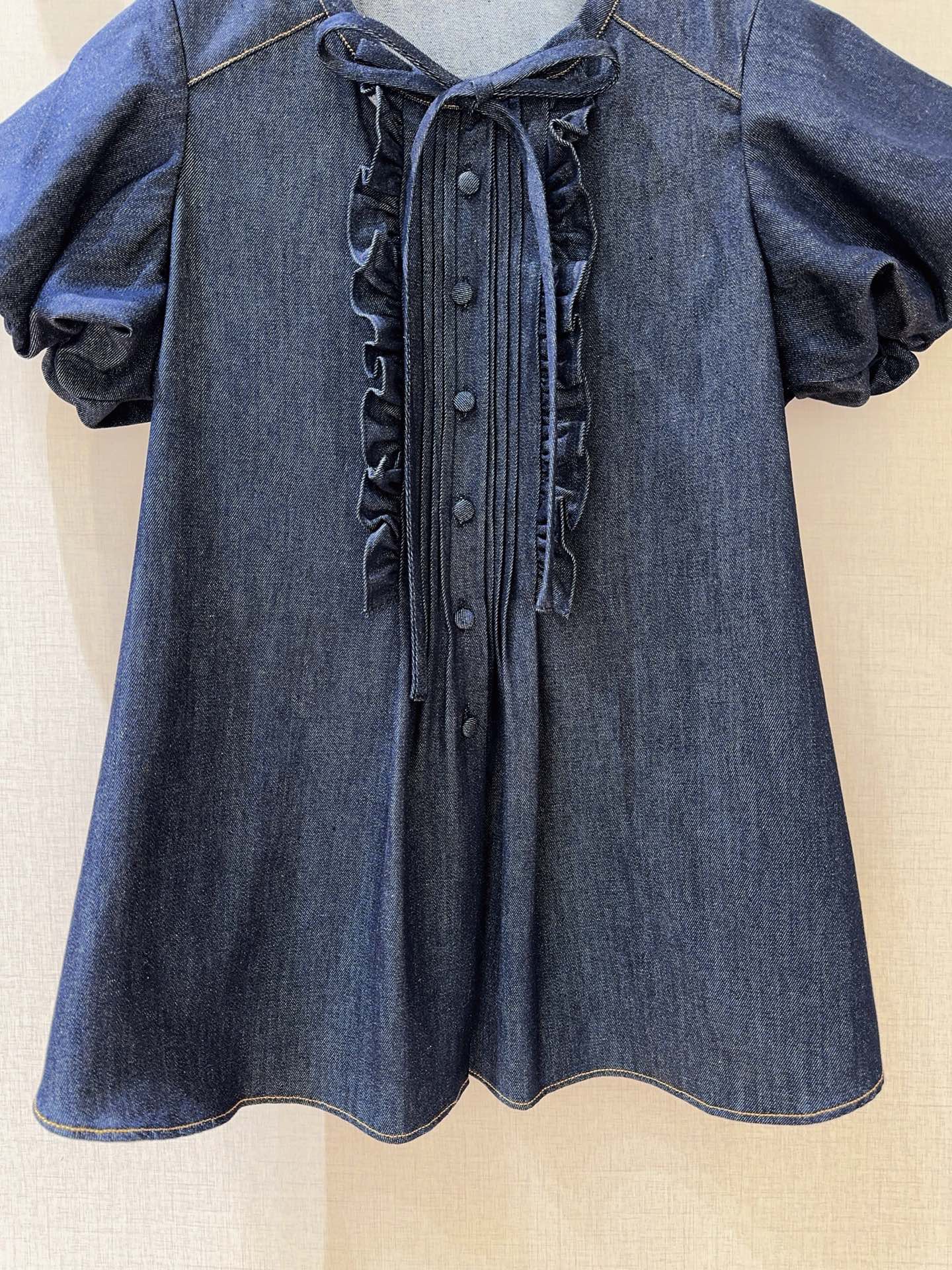 Блузка женская в стиле Dice Kayek синего цвета из денима с коротким рукавом