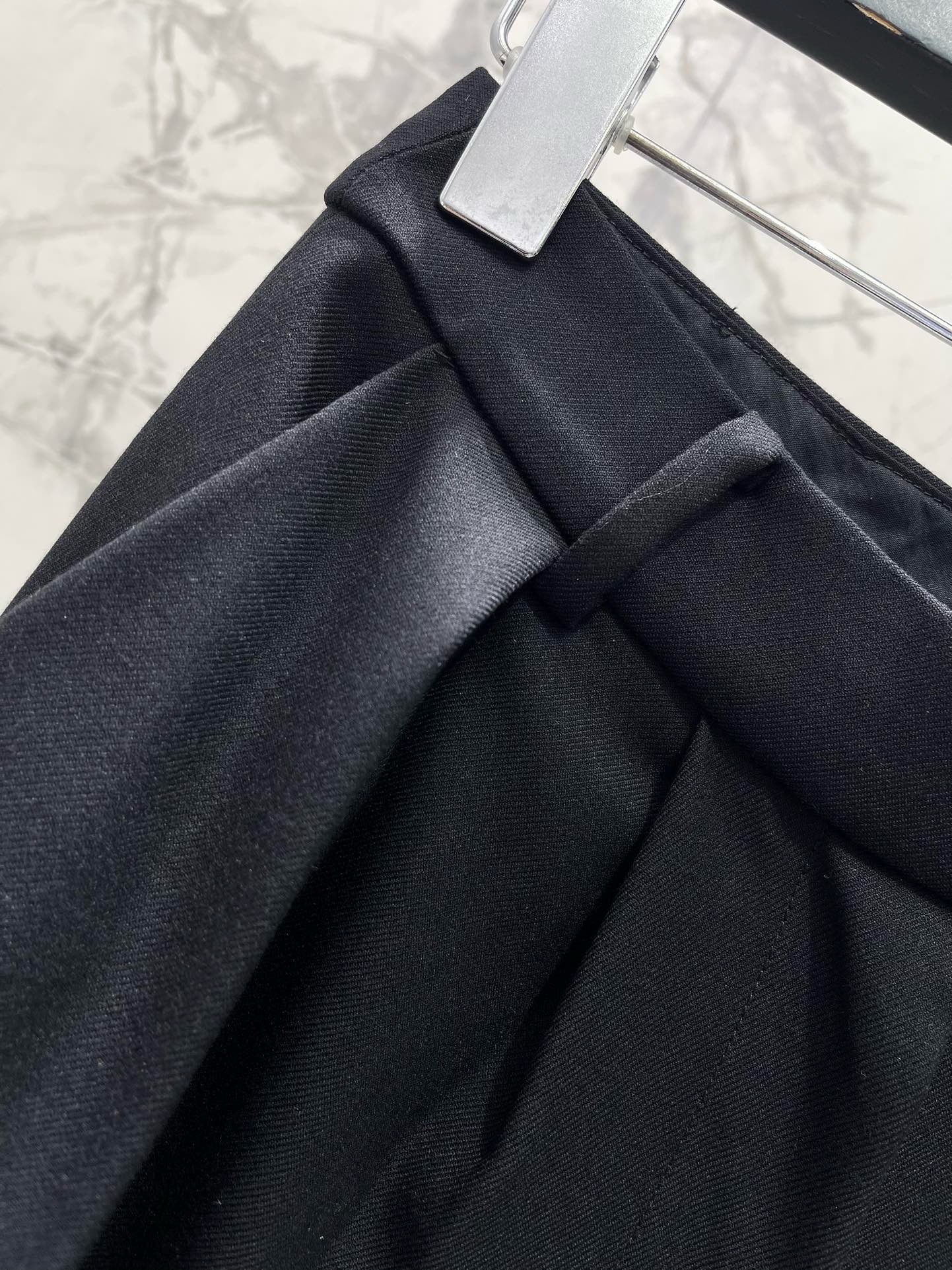 Костюм женский Saint Laurent чёрного цвета