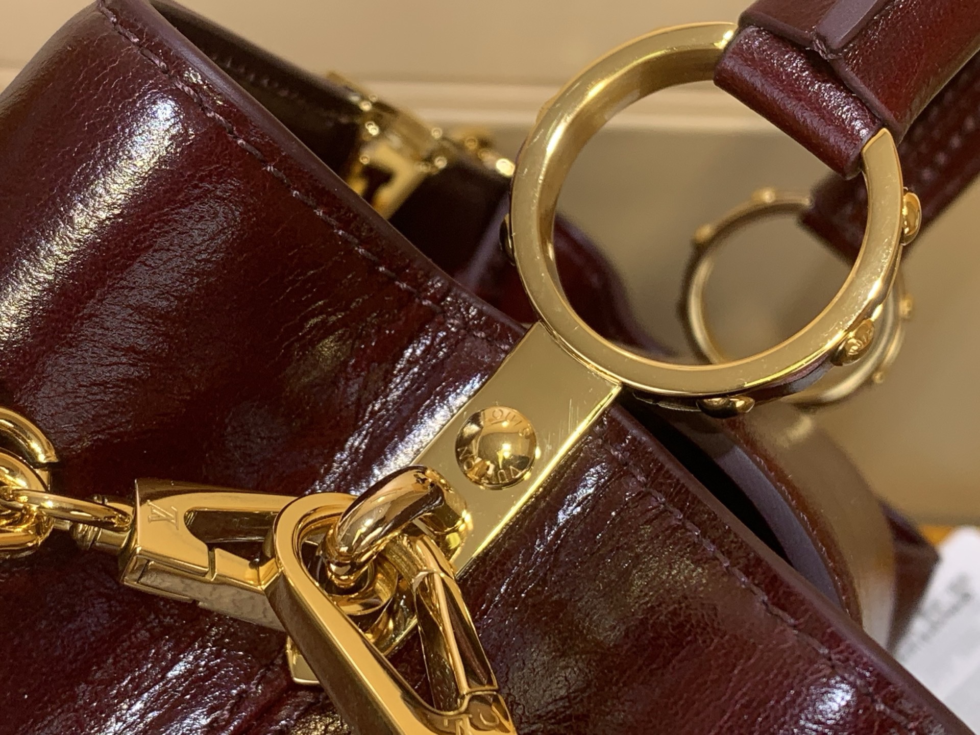 Сумка женская в стиле Louis Vuitton Capucines East-West BB с цепочкой