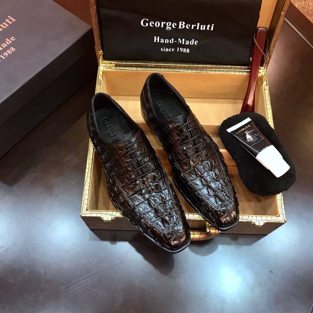 Туфли мужские в стиле Berluti из цельной кожи крокодила черного цвета