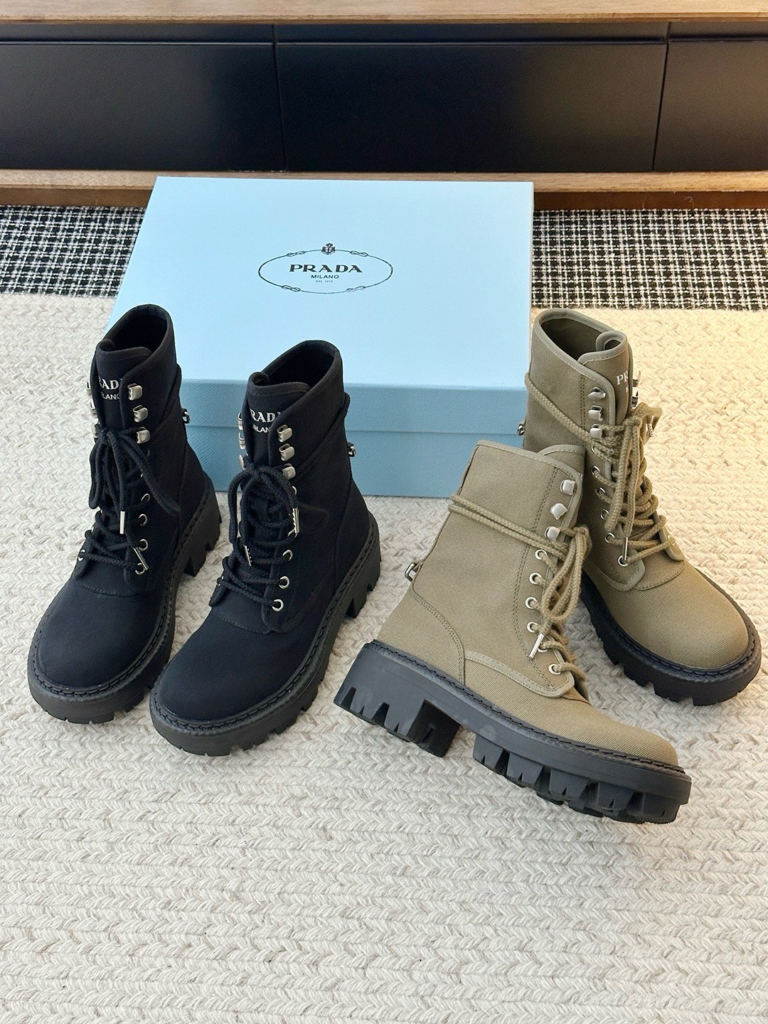 Ботинки женские Prada Canvas Combat Boot цвета хаки