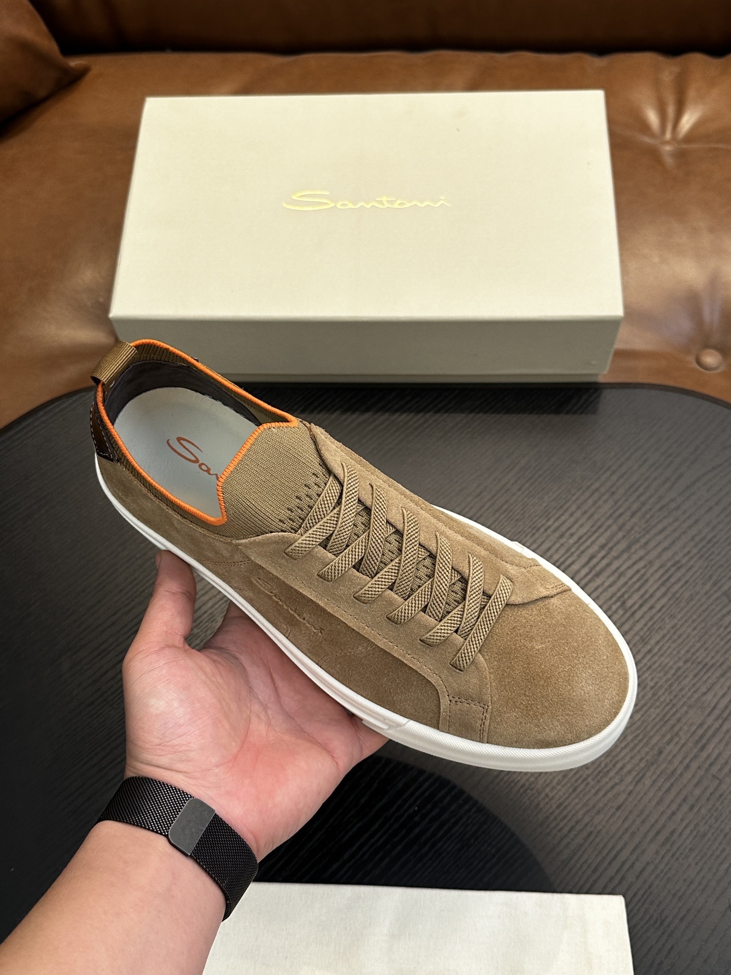 Кроссовки мужские в стиле Santoni из натуральной зернистой кожи бежевого цвета