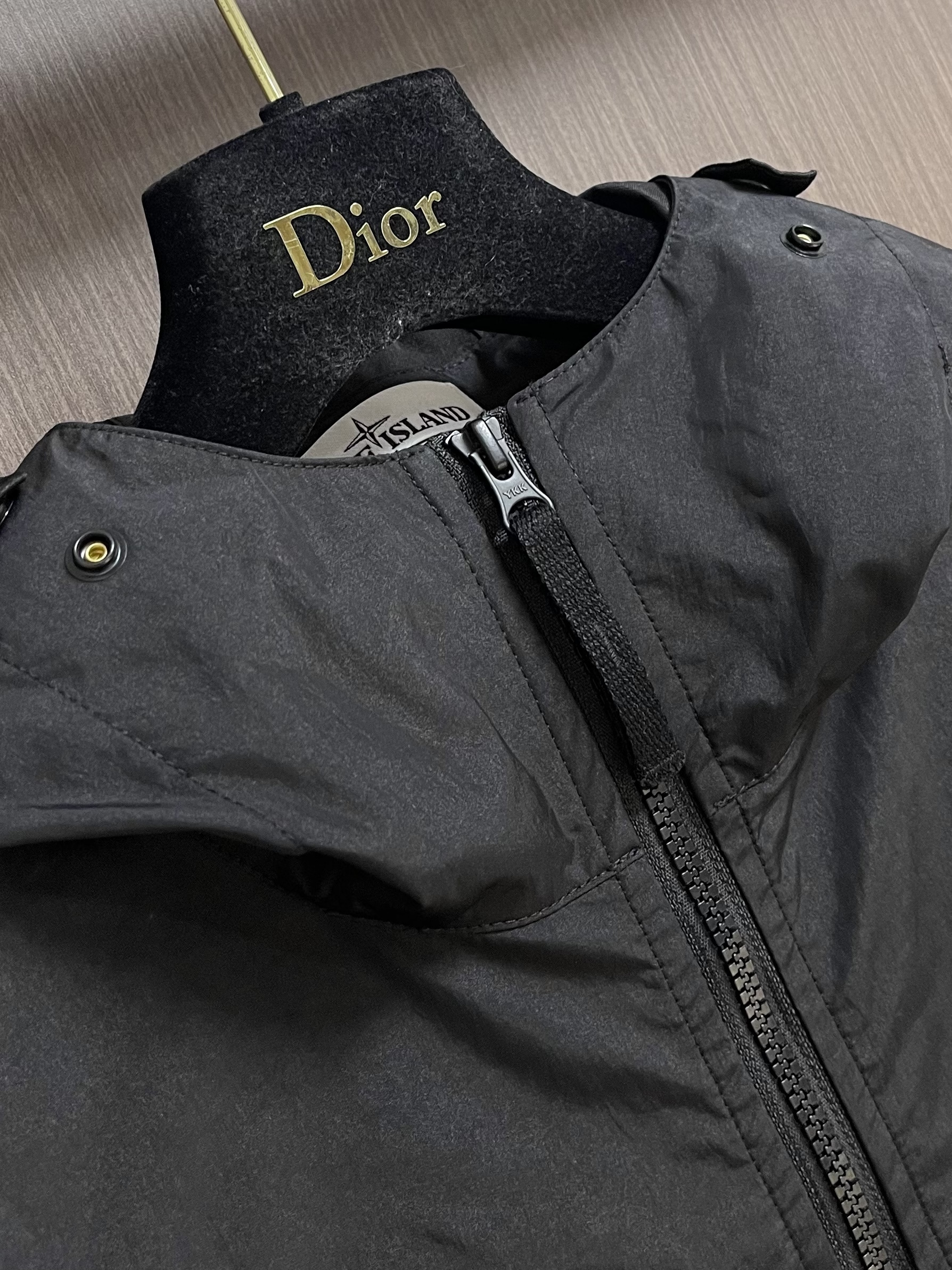 Куртка мужская Stone Island с капюшоном чёрного цвета