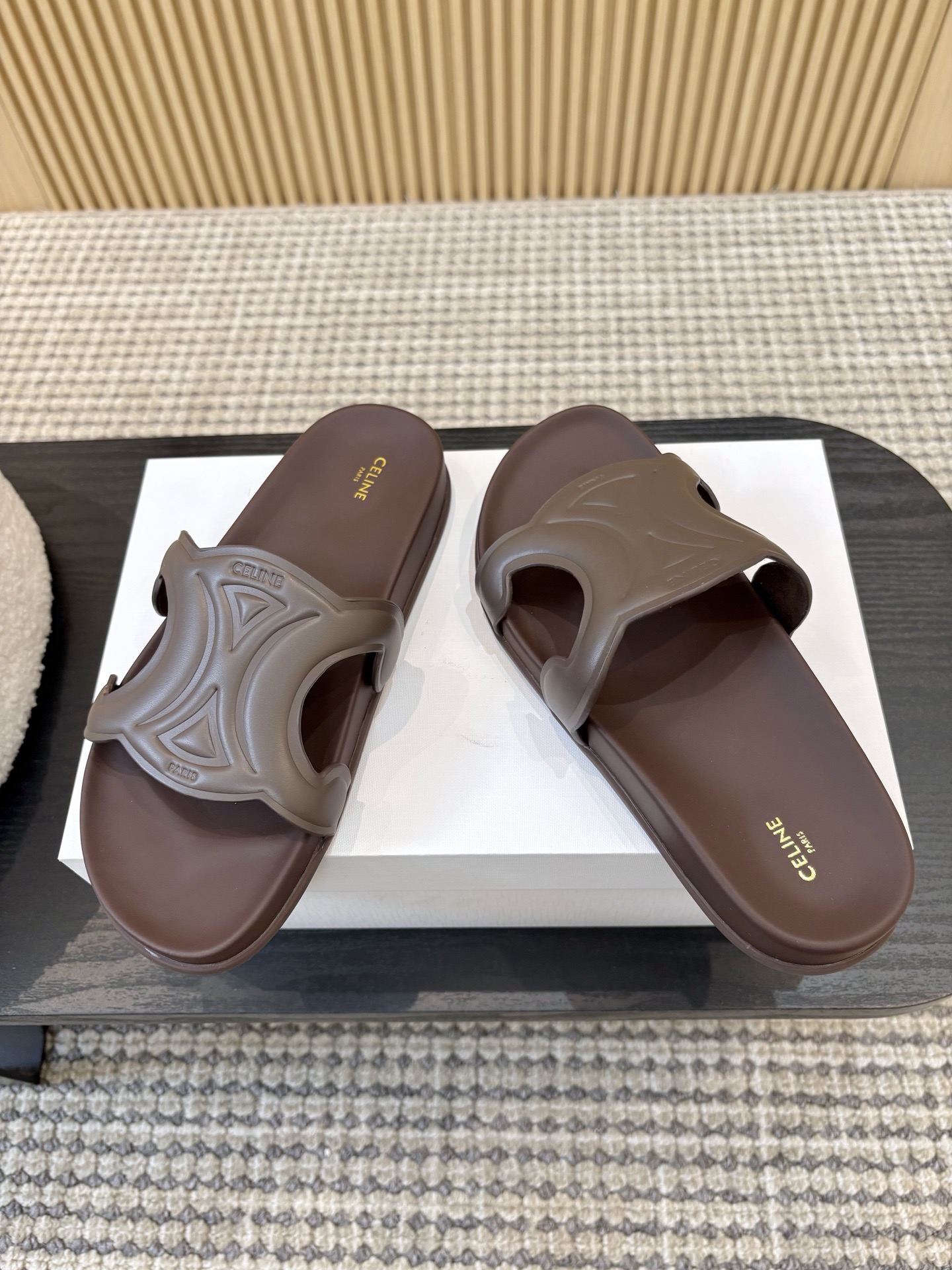 Шлёпанцы женские в стиле Celine темно-коричневого цвета