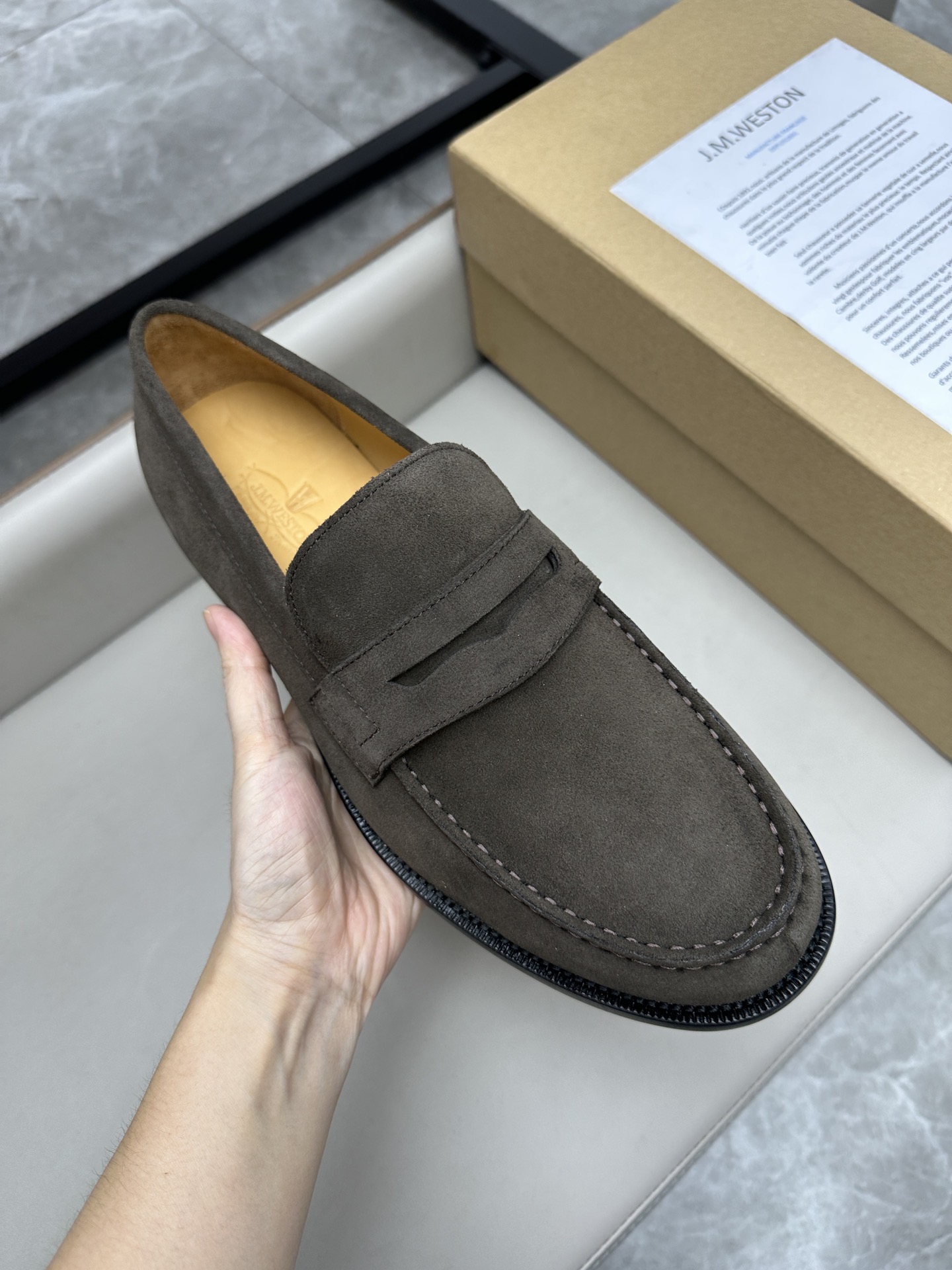Лоферы мужские в стиле J.M. Weston из натуральной замши серого цвета