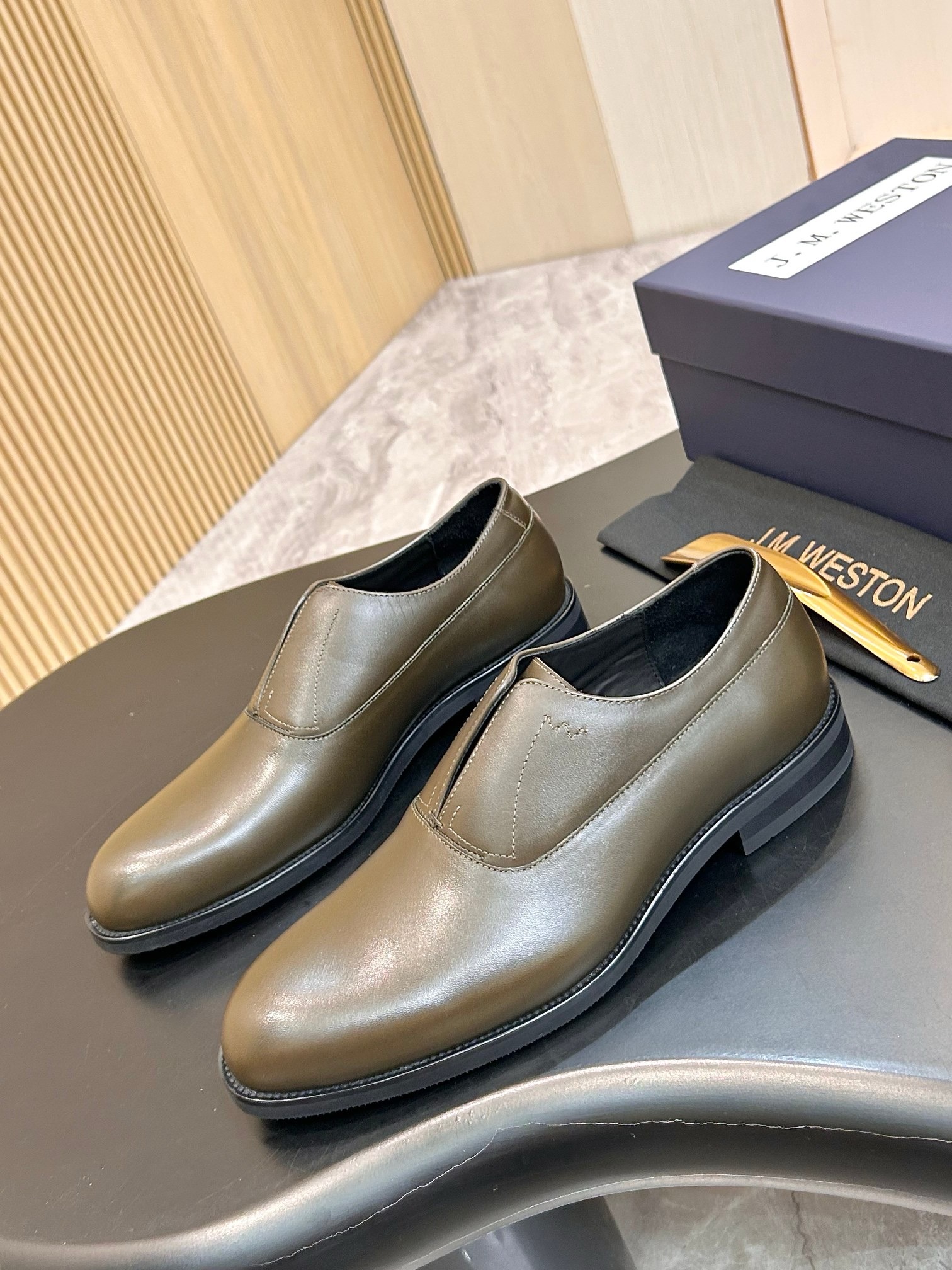 Туфли мужские J.M. Weston Iena Slip-On Oxford цвета хаки