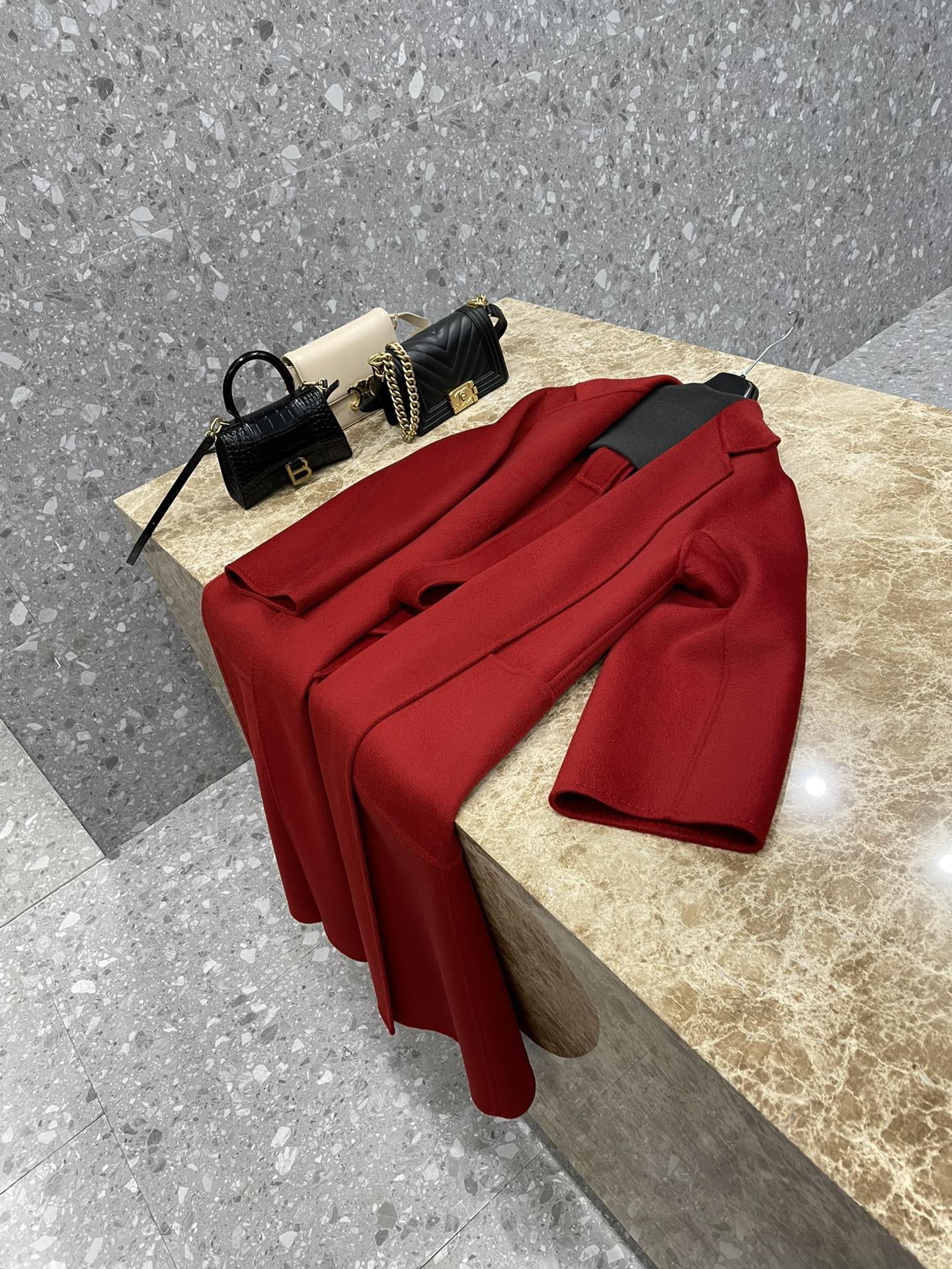 Пальто женское в стиле Max Mara Ludmilla красного цвета 