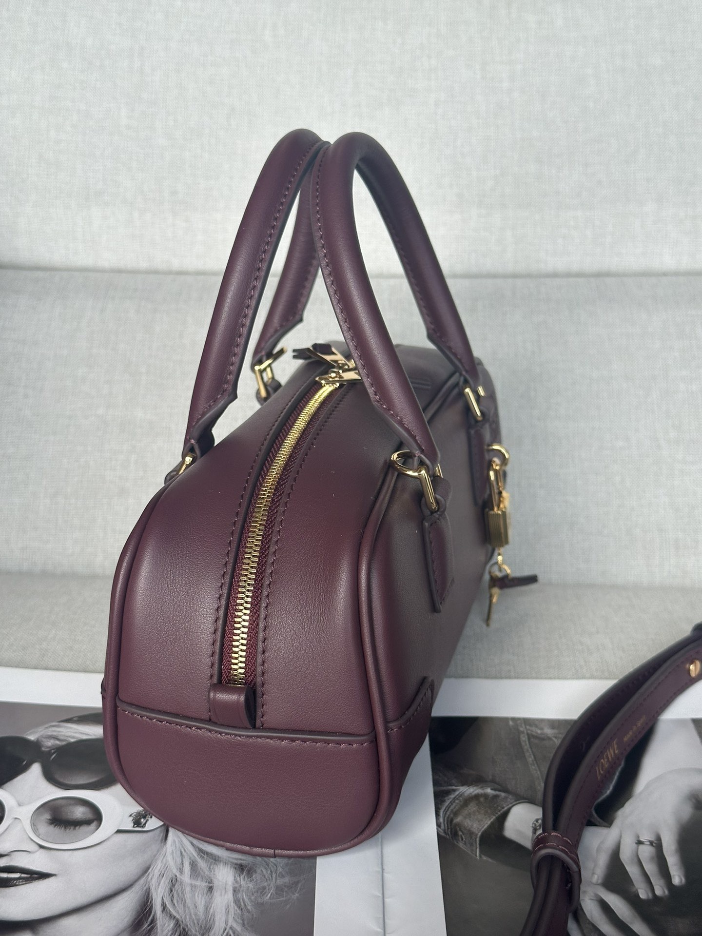 Сумка женская в стиле Loewe Amazona 23 бордового цвета
