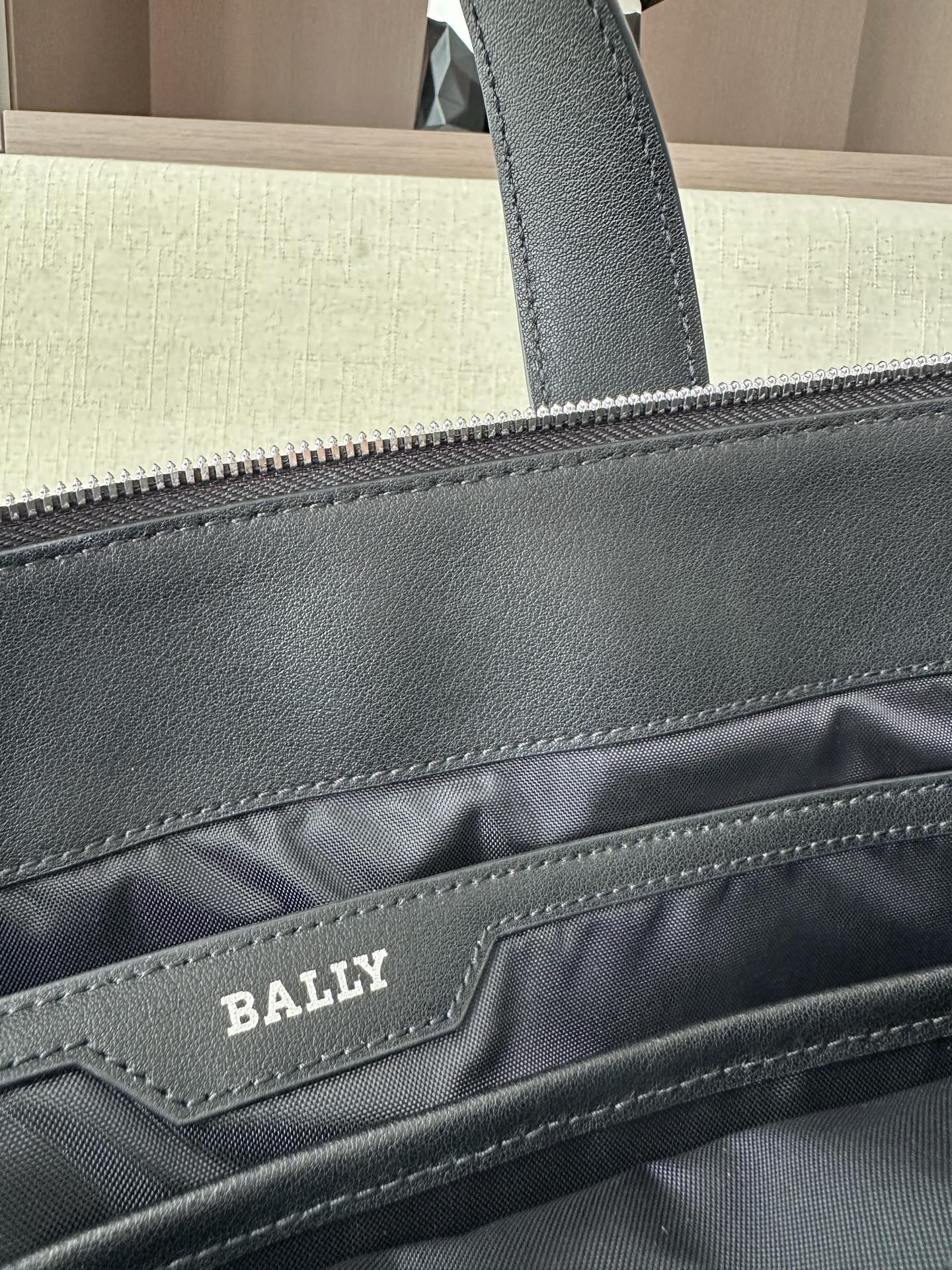 Сумка мужская для документов в стиле Bally из натуральной кожи