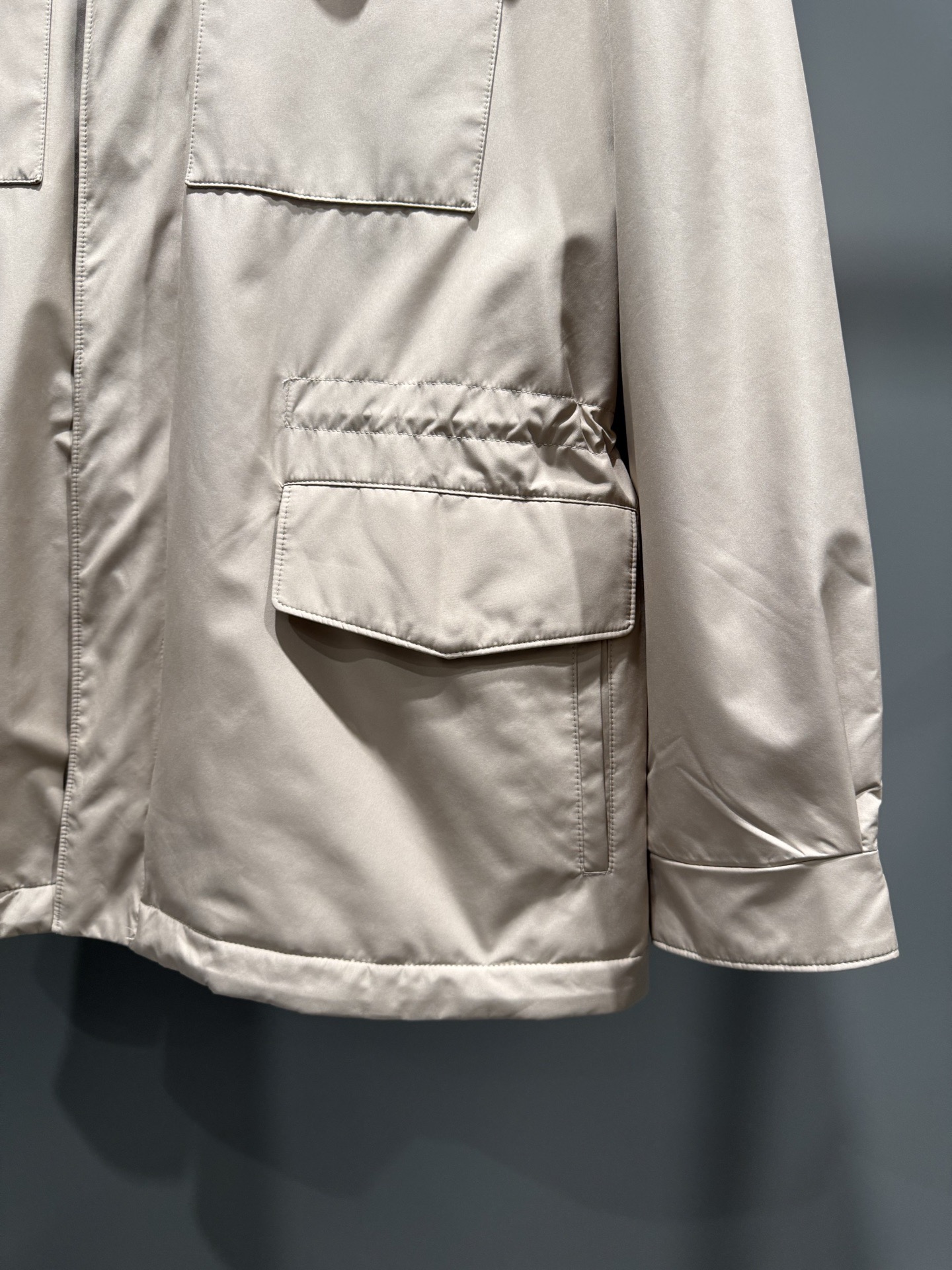 Куртка мужская в стиле Loro Piana из плащевой ткани бежевого цвета