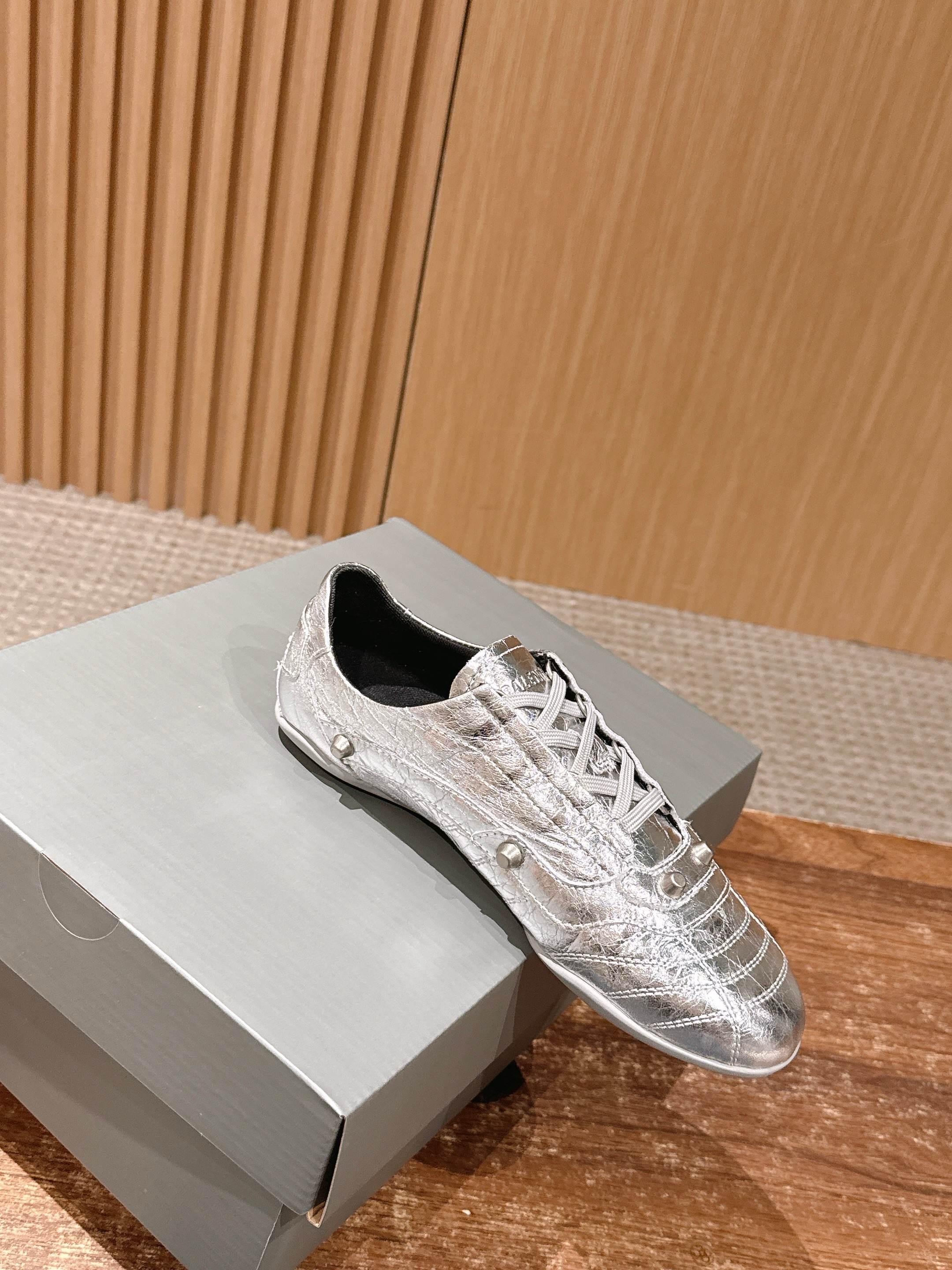 Кеды женские Balenciaga Soccer серебристого цвета