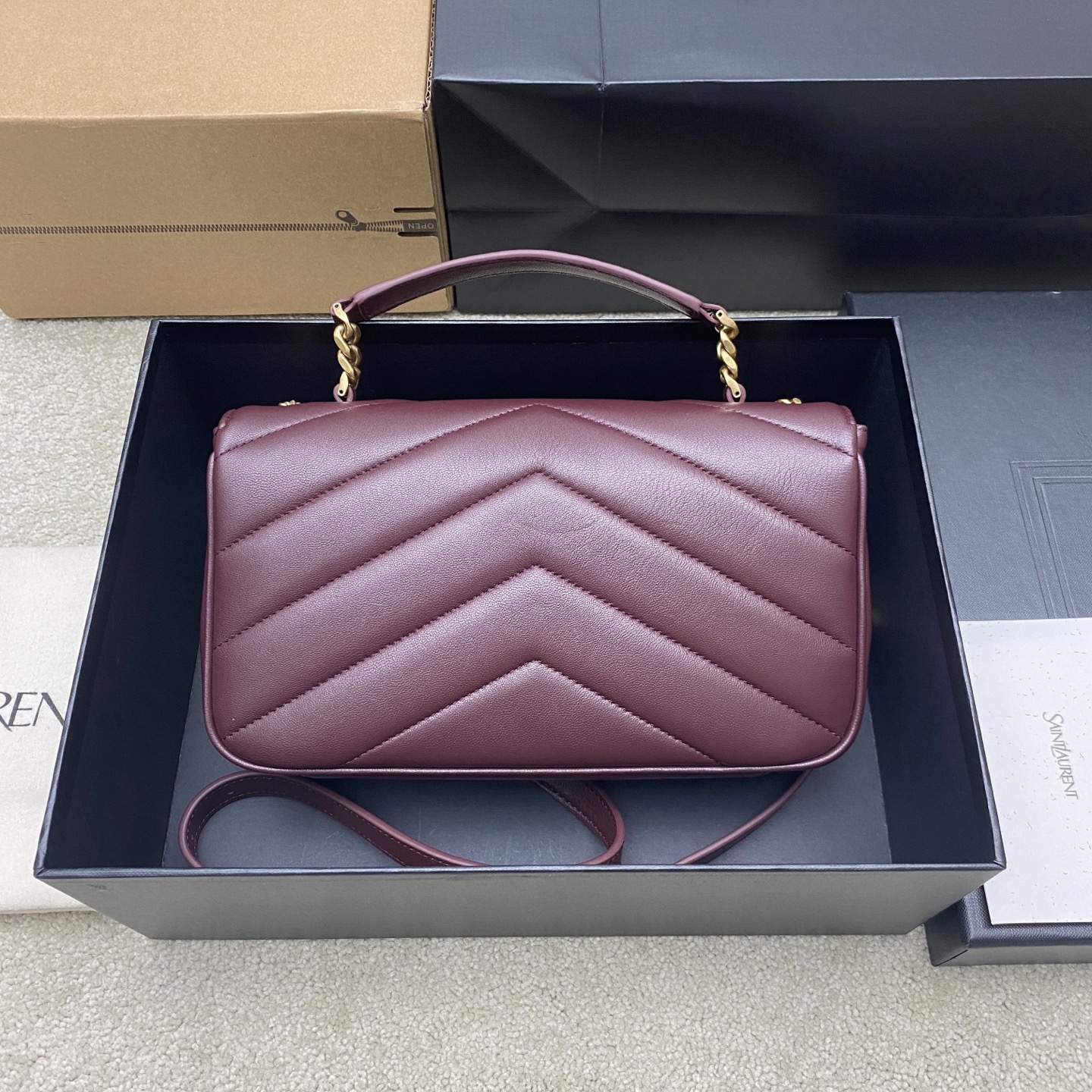 Сумка женская Saint Laurent LouLou бордового цвета