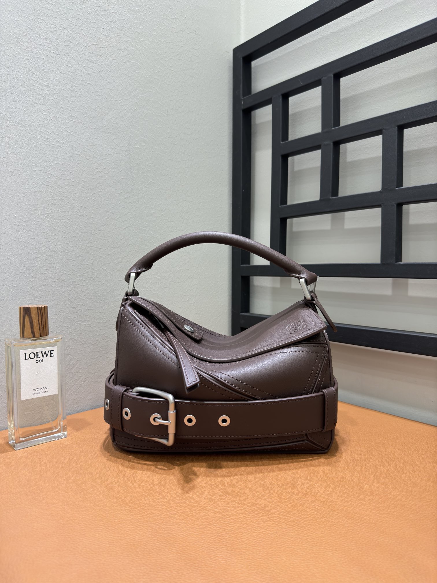 Сумка женская в стиле Loewe Biker Puzzle коричневого цвета