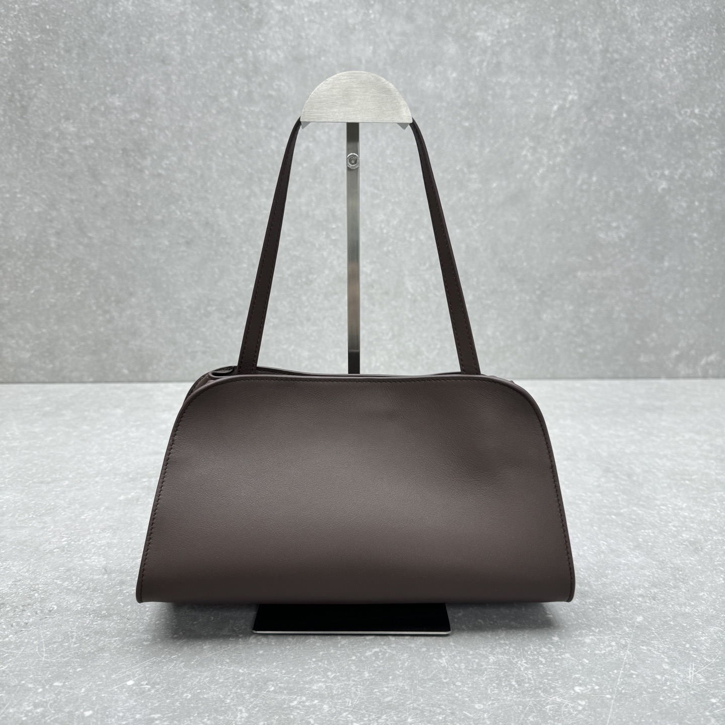 Сумка женская в стиле The Row Peggy Clutch шоколадног цвета