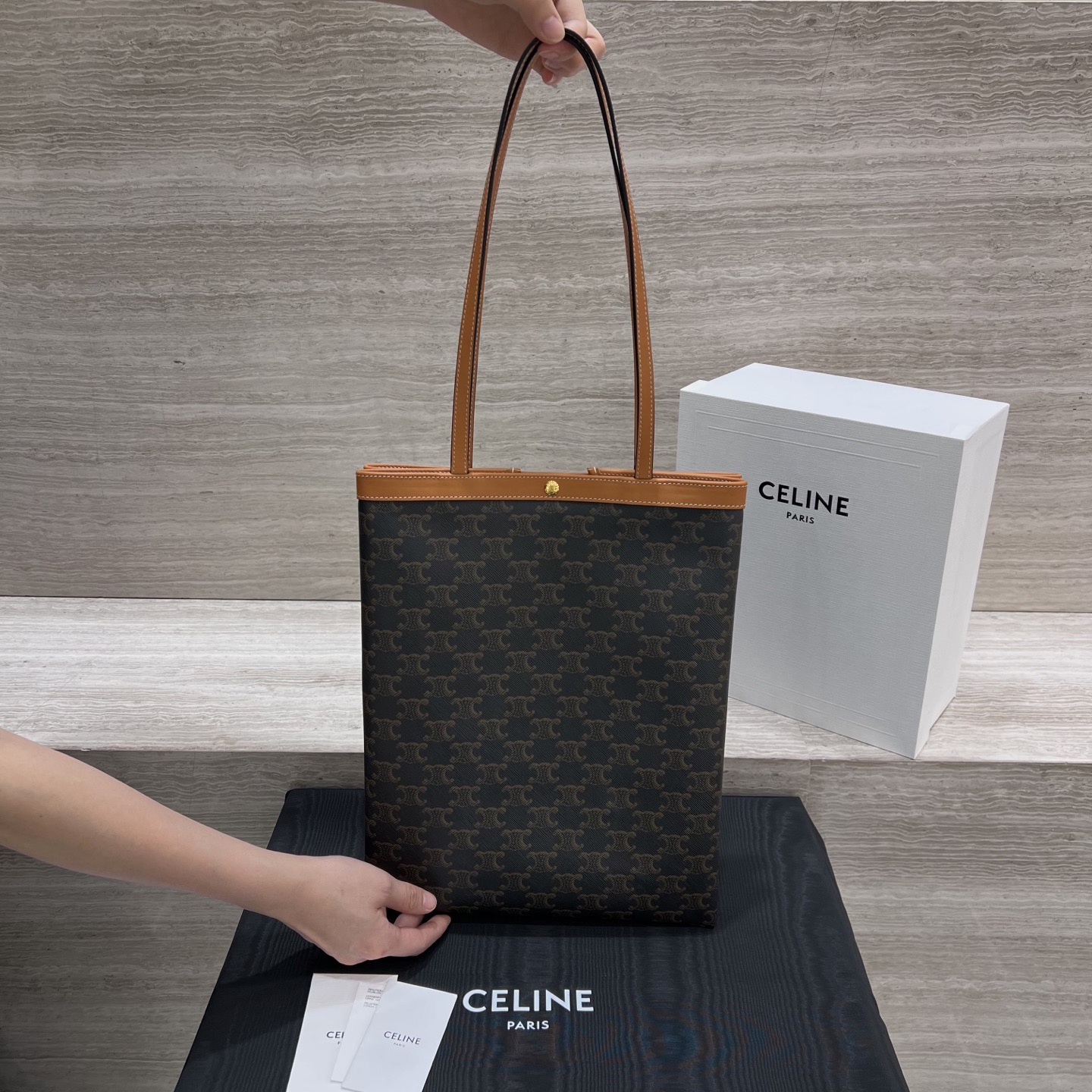 Сумка-шоппер женская в стиле Celine Flat Shopper Triomphe средняя
