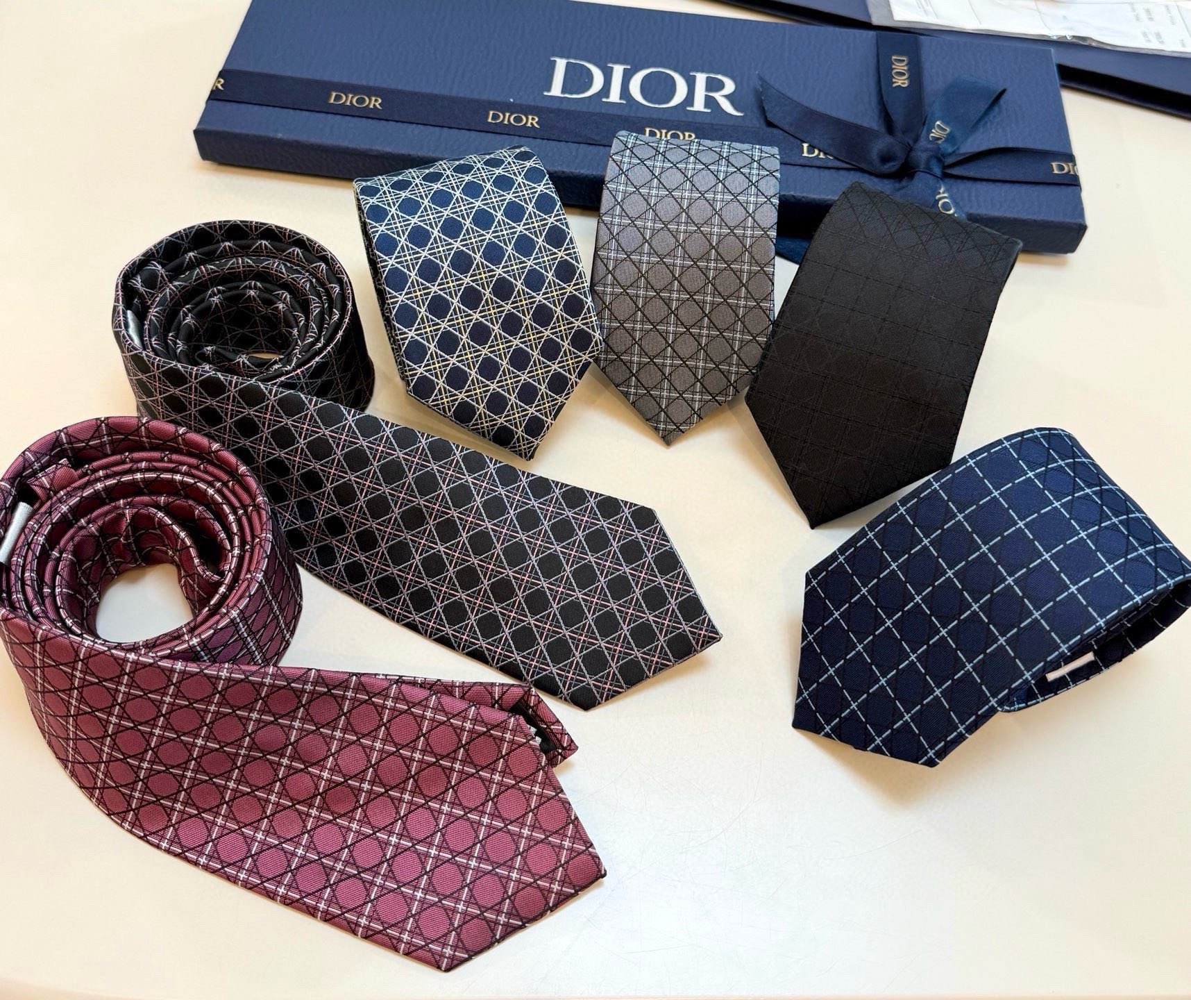 Галстук мужской в стиле Dior тёмно-синего цвета с жаккардовым узором